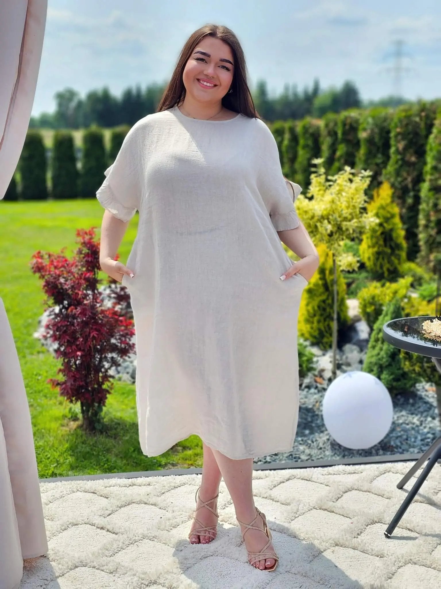 Lniana sukienka midi z wiązaniem Stylowa XL