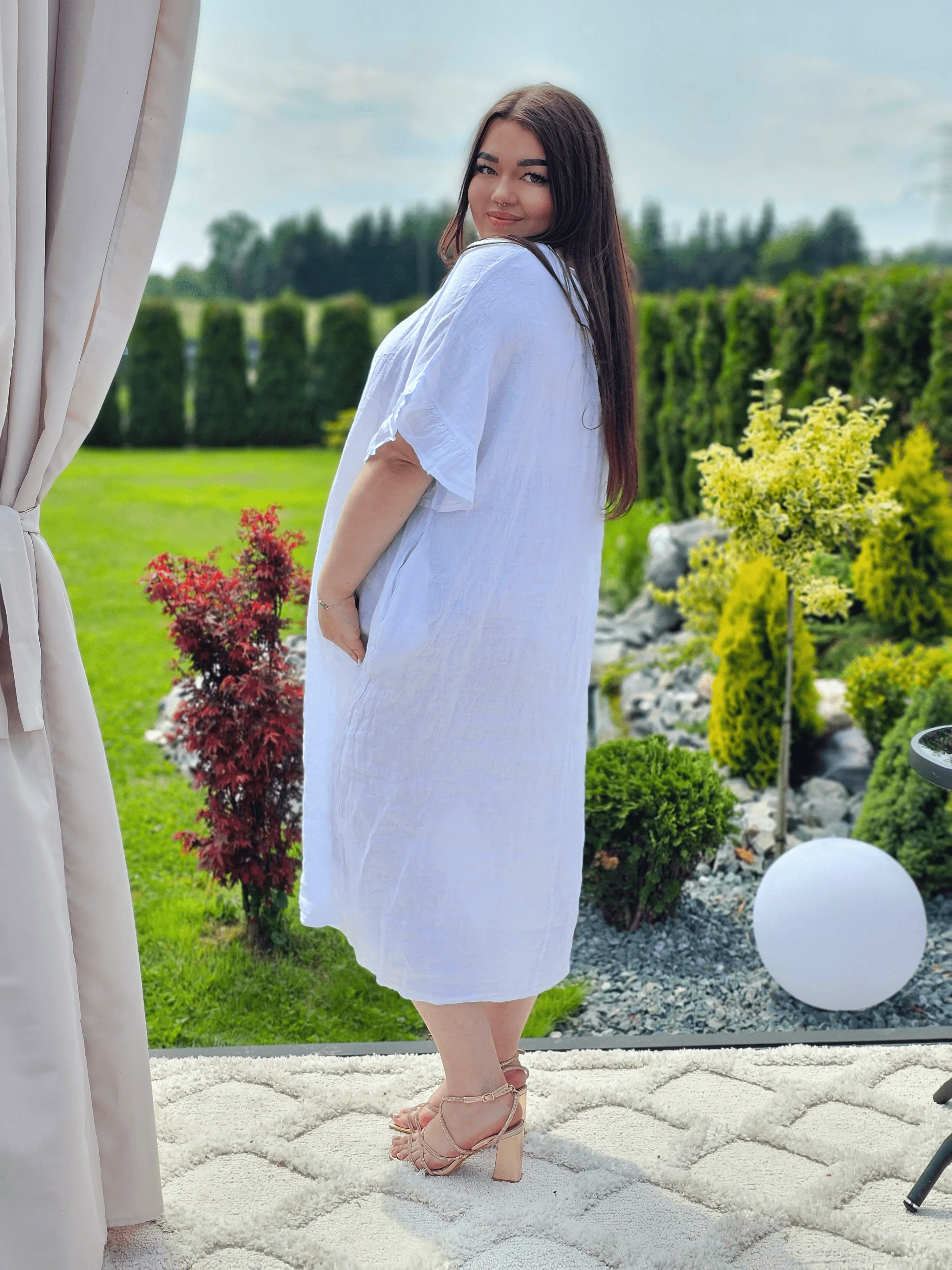 Lniana sukienka midi z wiązaniem Stylowa XL