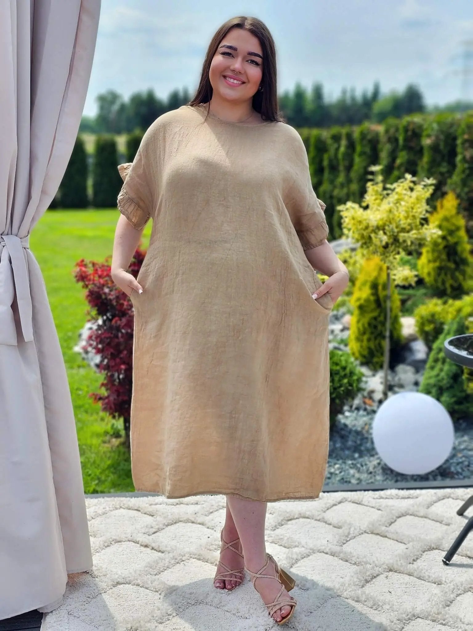 Lniana sukienka midi z wiązaniem Stylowa XL