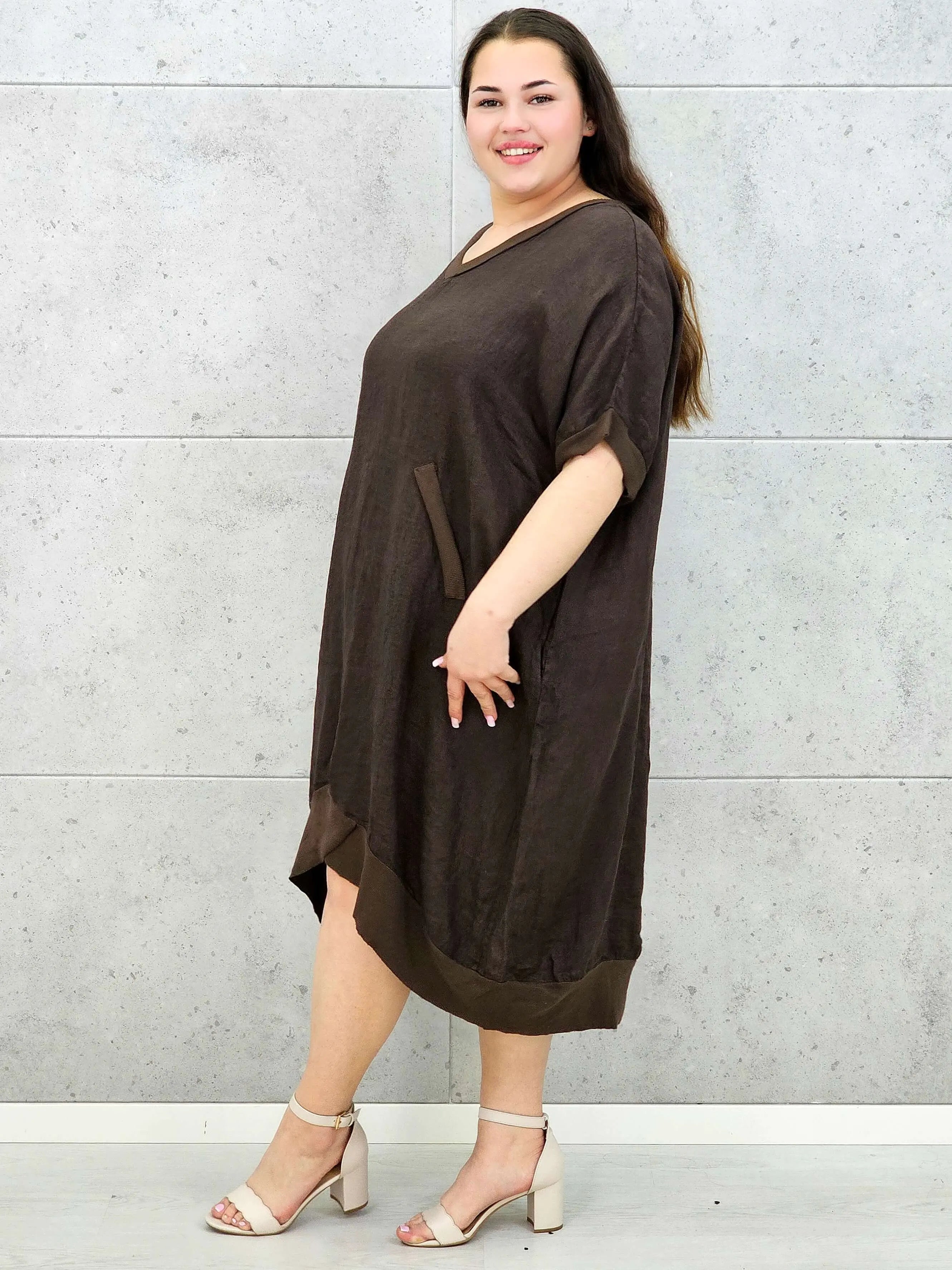 Lniana sukienka oversize midi z dekoltem V i kieszeniami Stylowa XL