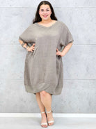 Lniana sukienka oversize midi z dekoltem V i kieszeniami Stylowa XL