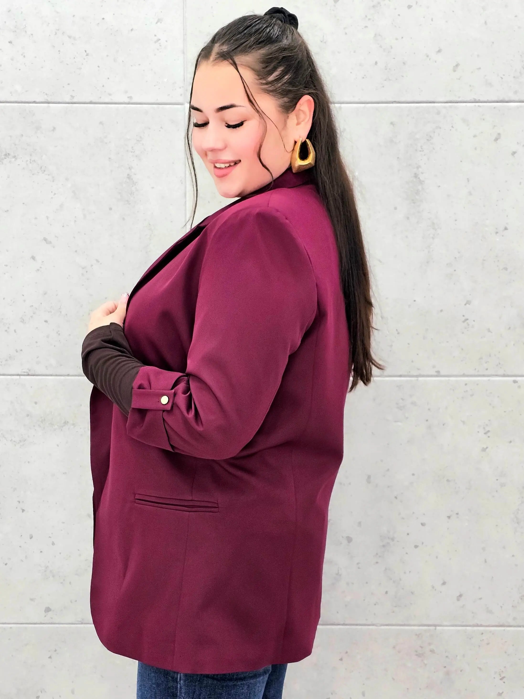Marynarka plus size – elegancja, która pasuje do każdej stylizacji. Stylowa XL