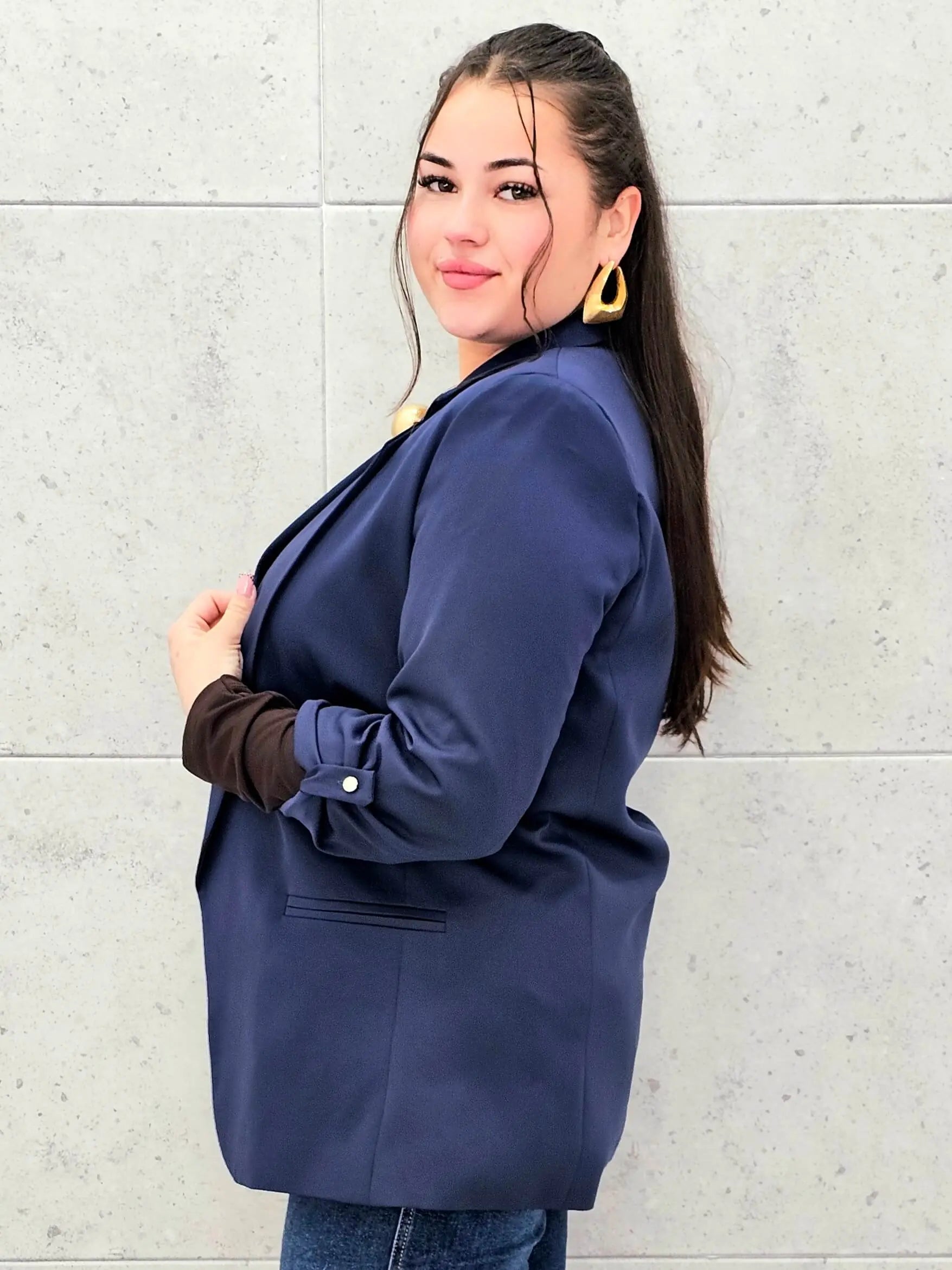 Marynarka plus size – elegancja, która pasuje do każdej stylizacji. Stylowa XL