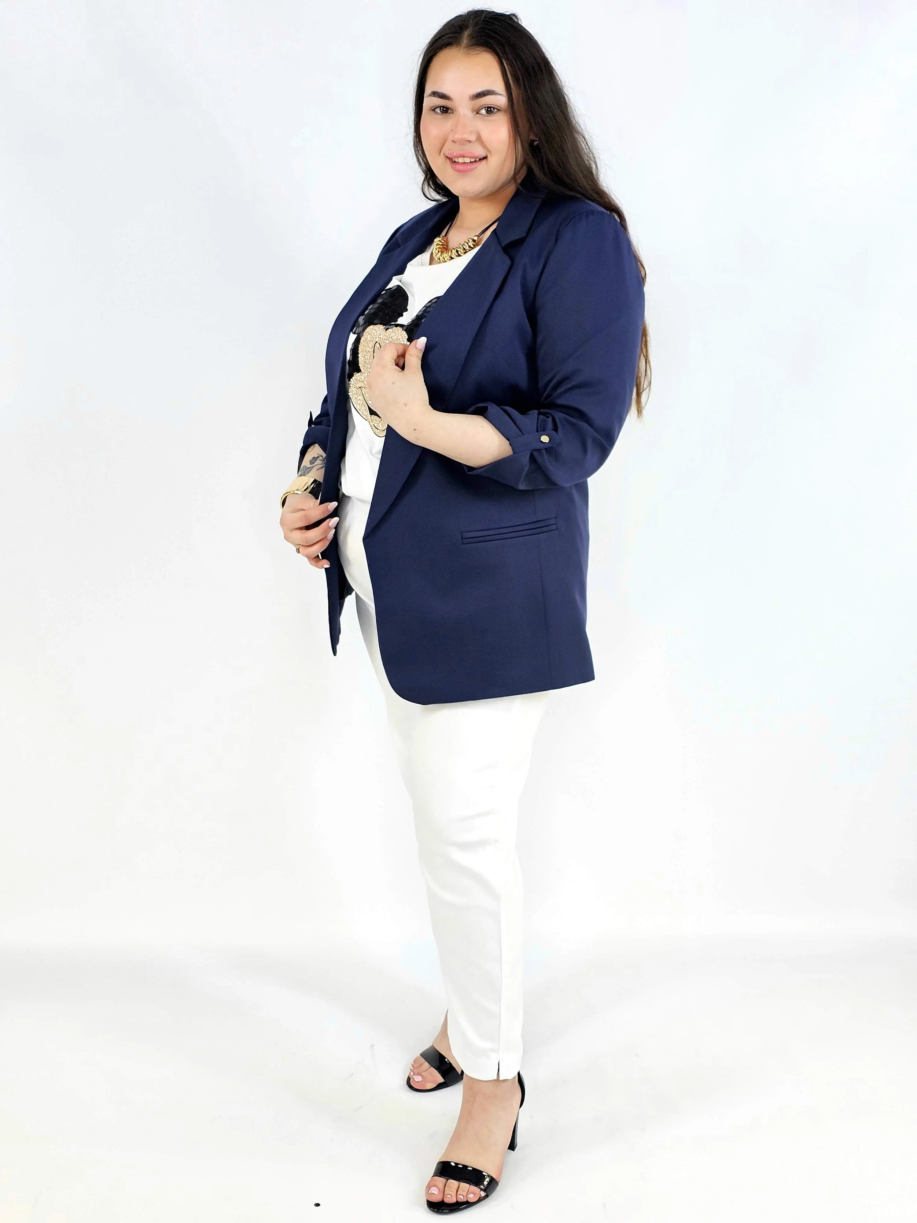 Marynarka plus size – elegancja, która pasuje do każdej stylizacji. Stylowa XL