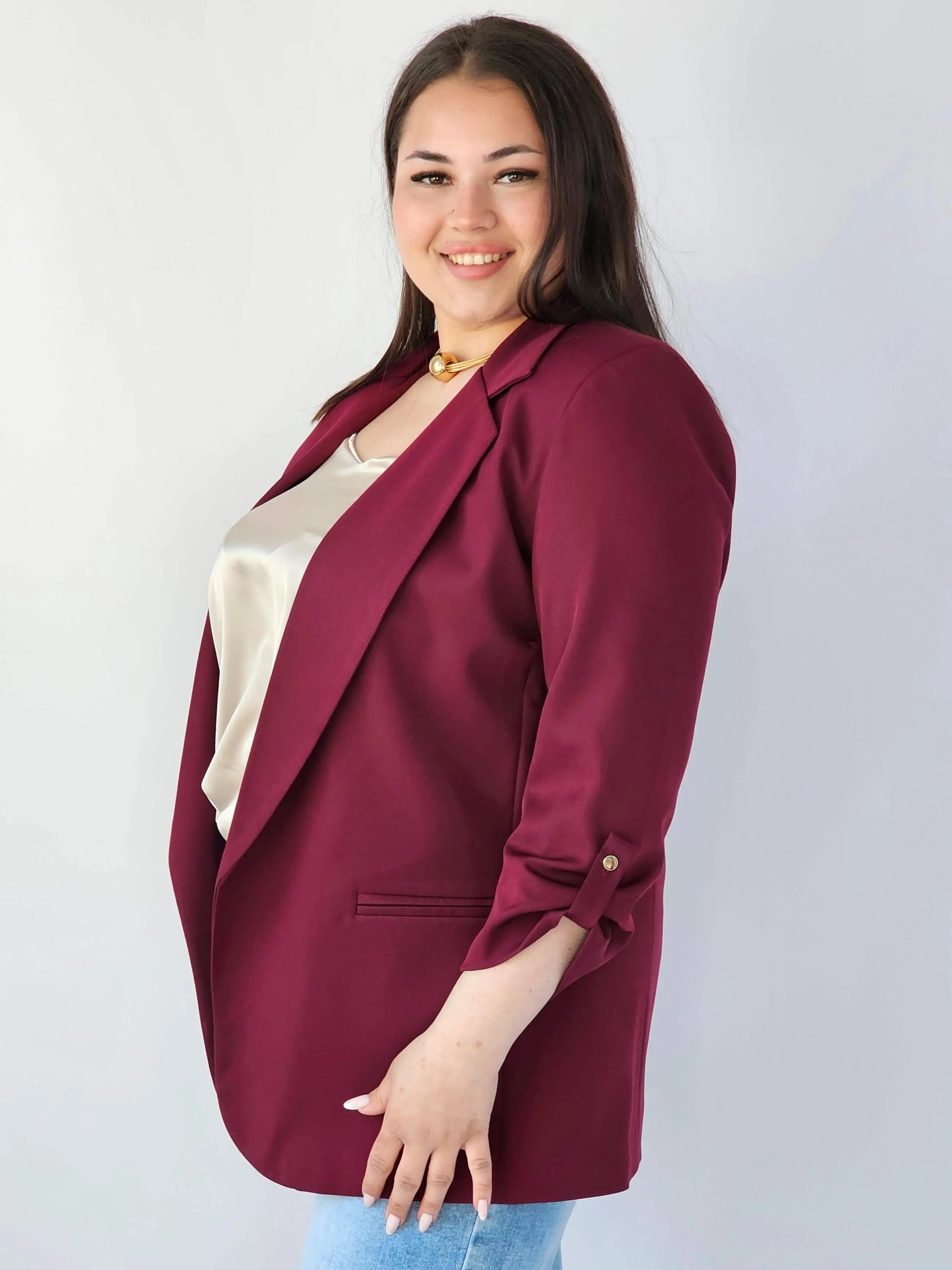 Marynarka plus size – elegancja, która pasuje do każdej stylizacji. Stylowa XL
