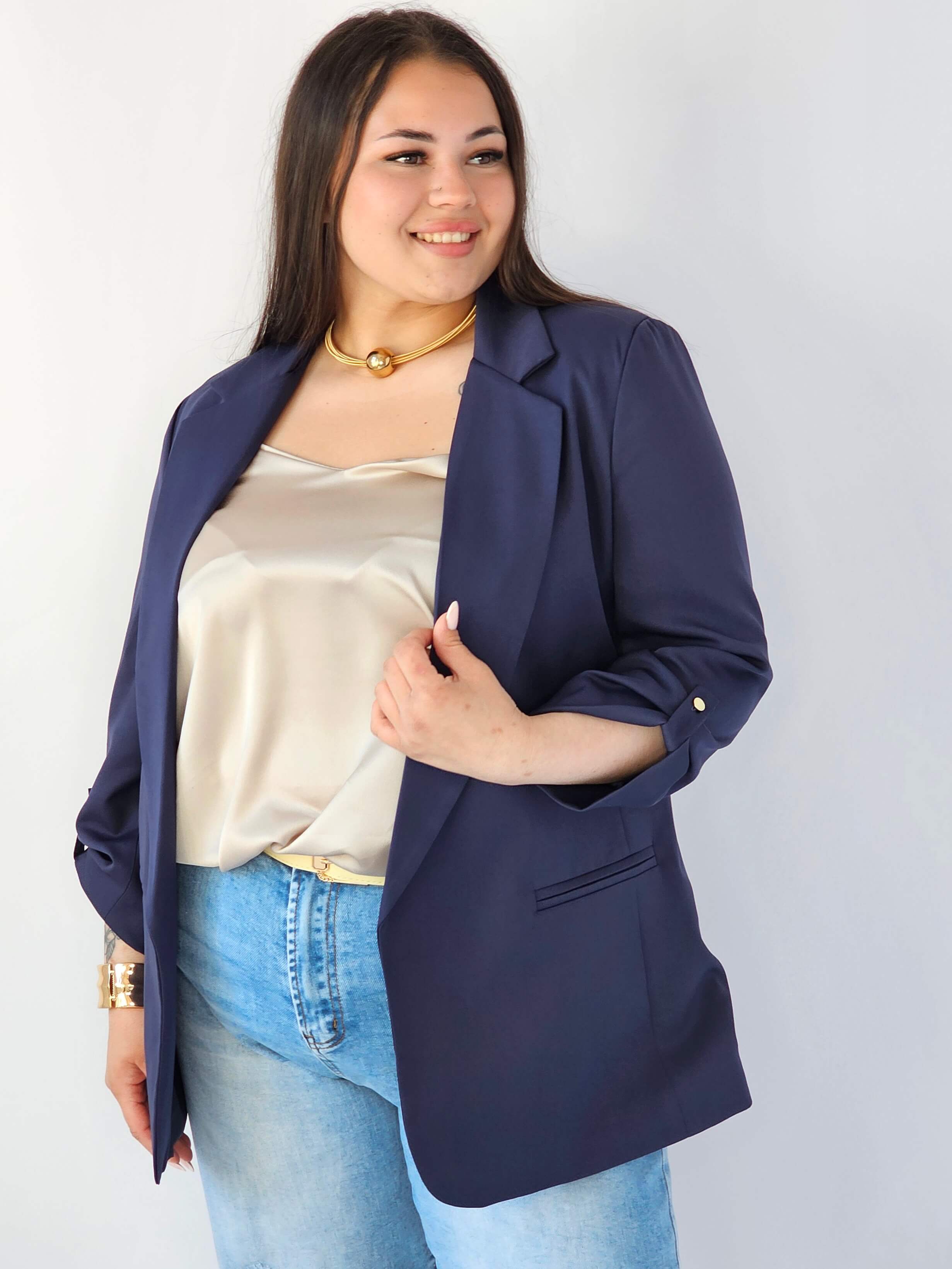 Marynarka plus size – elegancja, która pasuje do każdej stylizacji. Stylowa XL