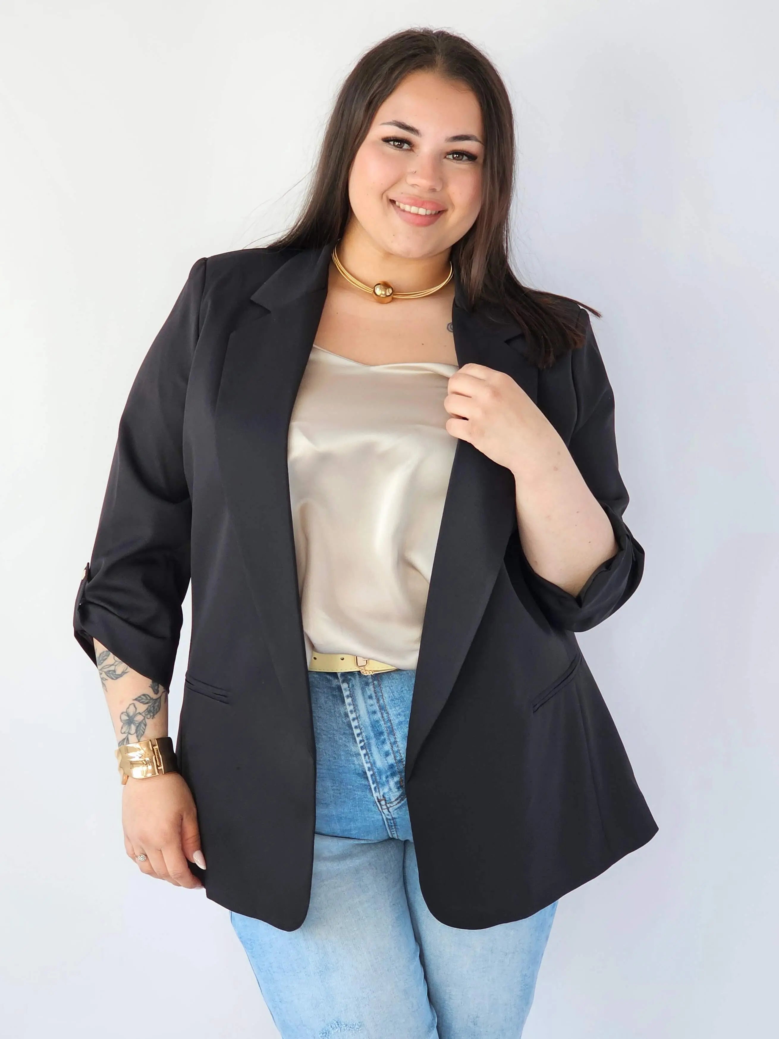 Marynarka plus size – elegancja, która pasuje do każdej stylizacji. Stylowa XL