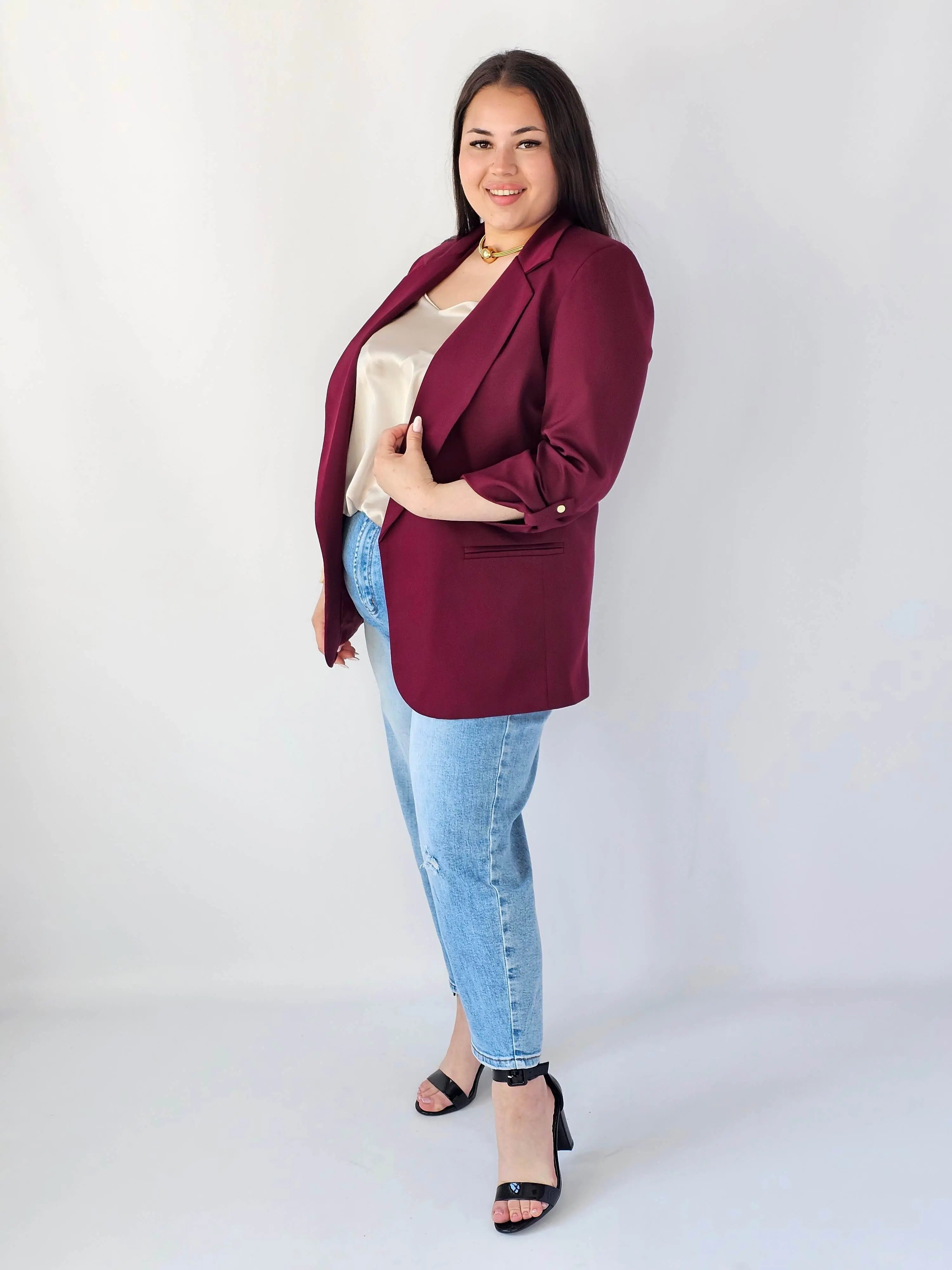 Marynarka plus size – elegancja, która pasuje do każdej stylizacji. Stylowa XL