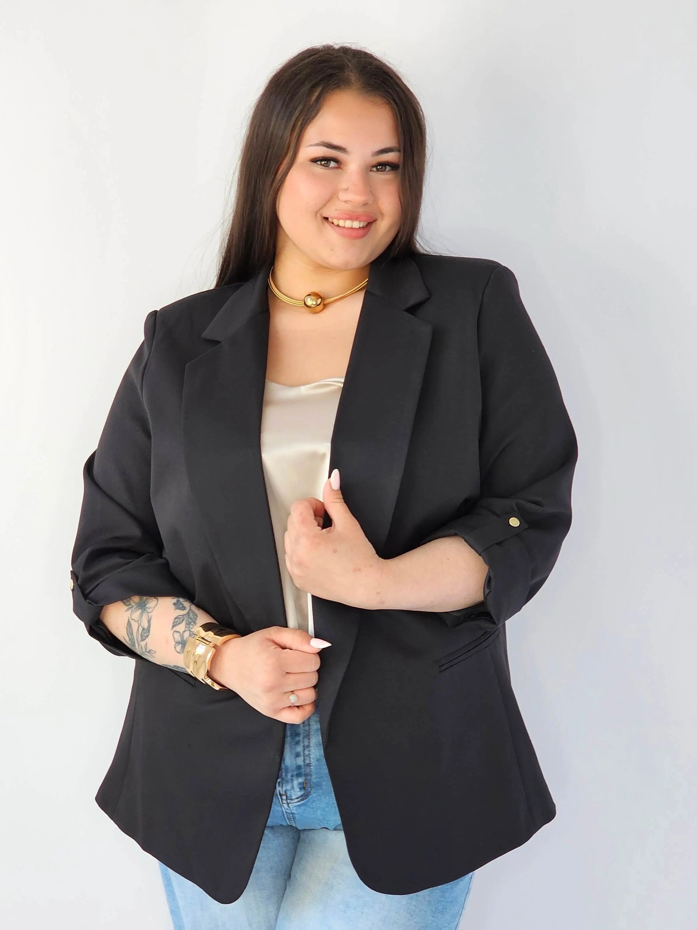 Marynarka plus size – elegancja, która pasuje do każdej stylizacji. Stylowa XL