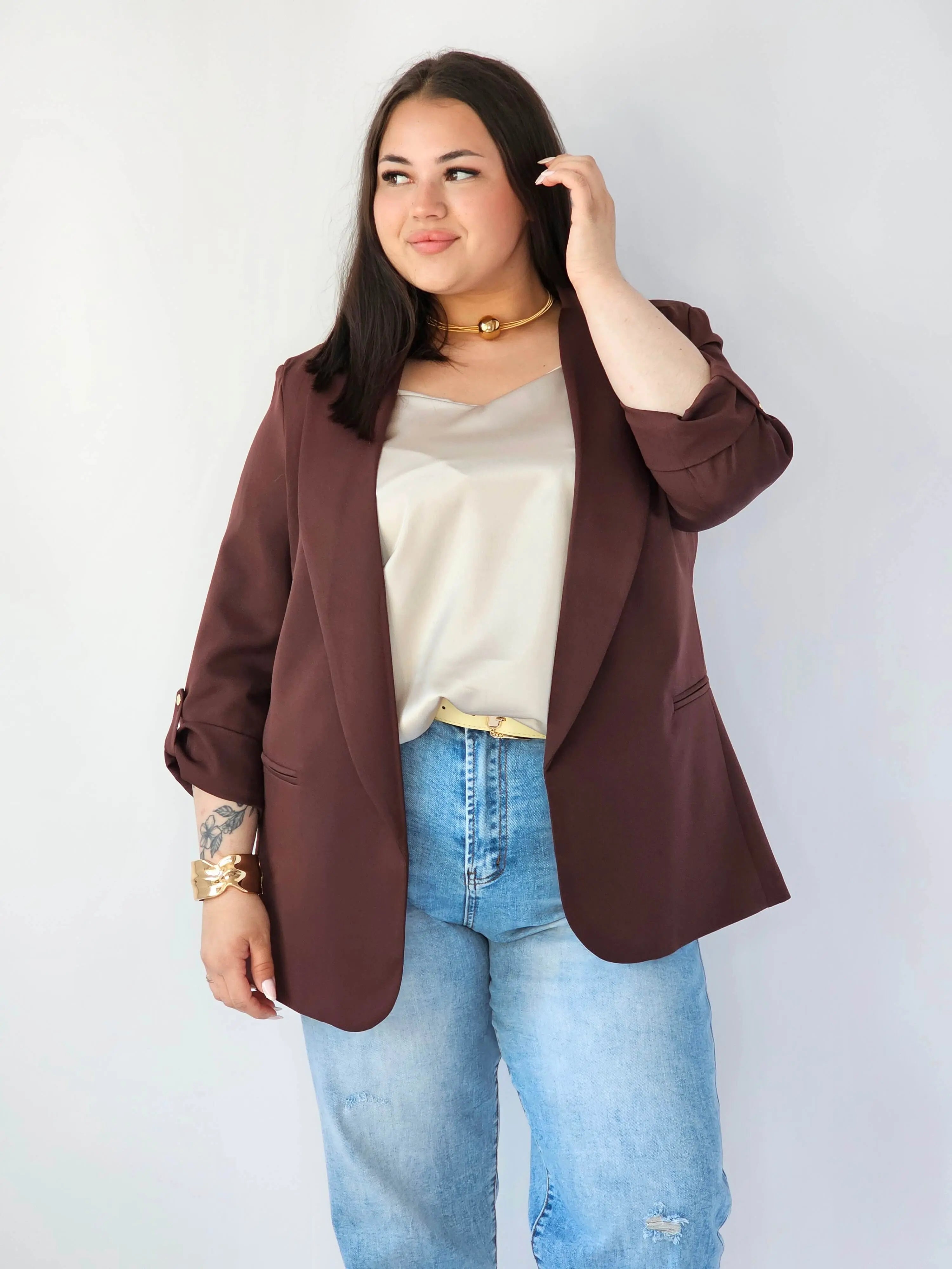 Marynarka plus size – elegancja, która pasuje do każdej stylizacji. Stylowa XL