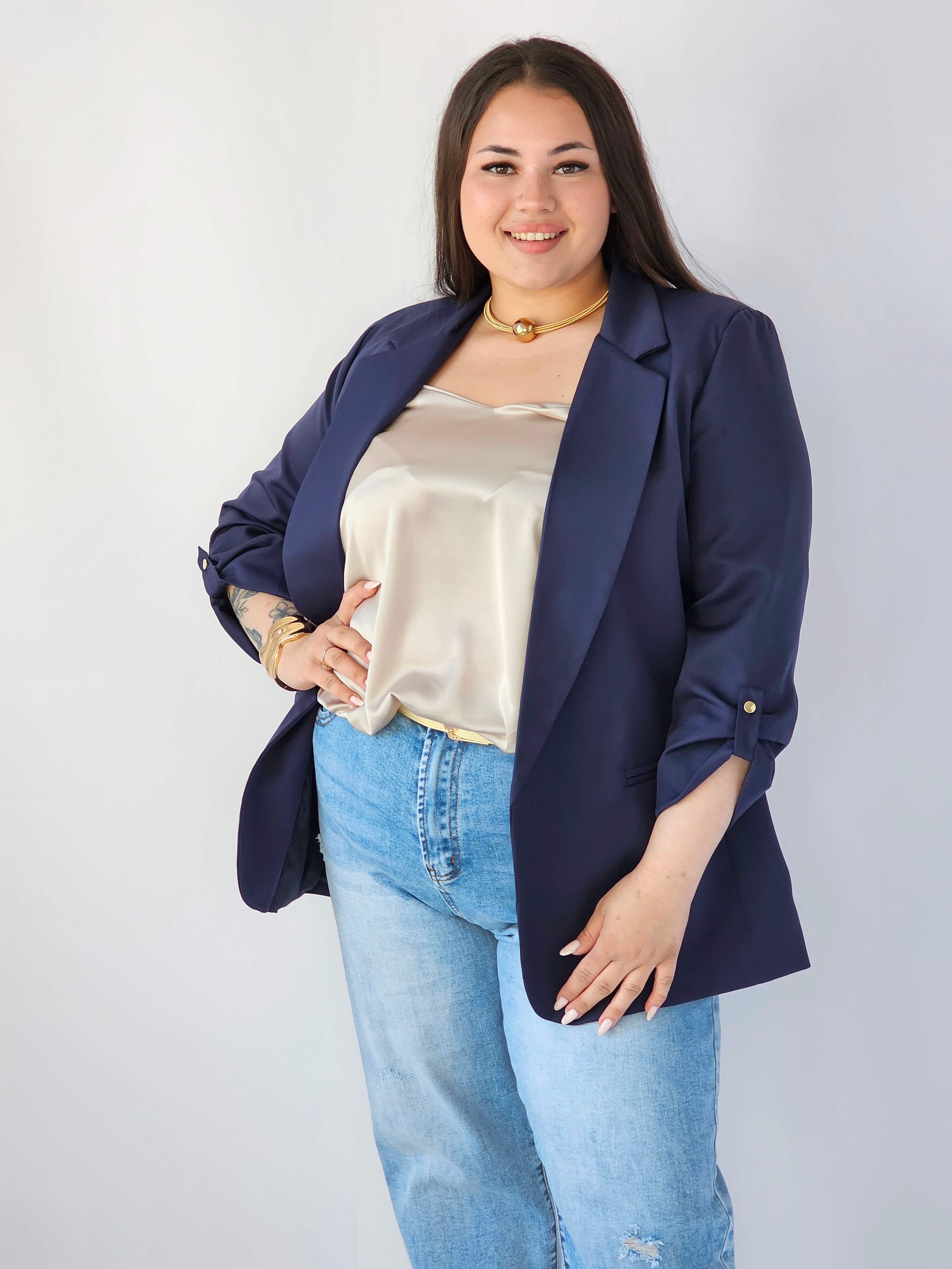 Marynarka plus size – elegancja, która pasuje do każdej stylizacji. Stylowa XL