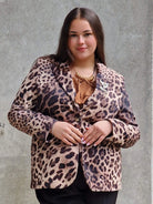 Marynarka plus size – elegancka, stylowa i idealnie dopasowana do sylwetki Stylowa XL
