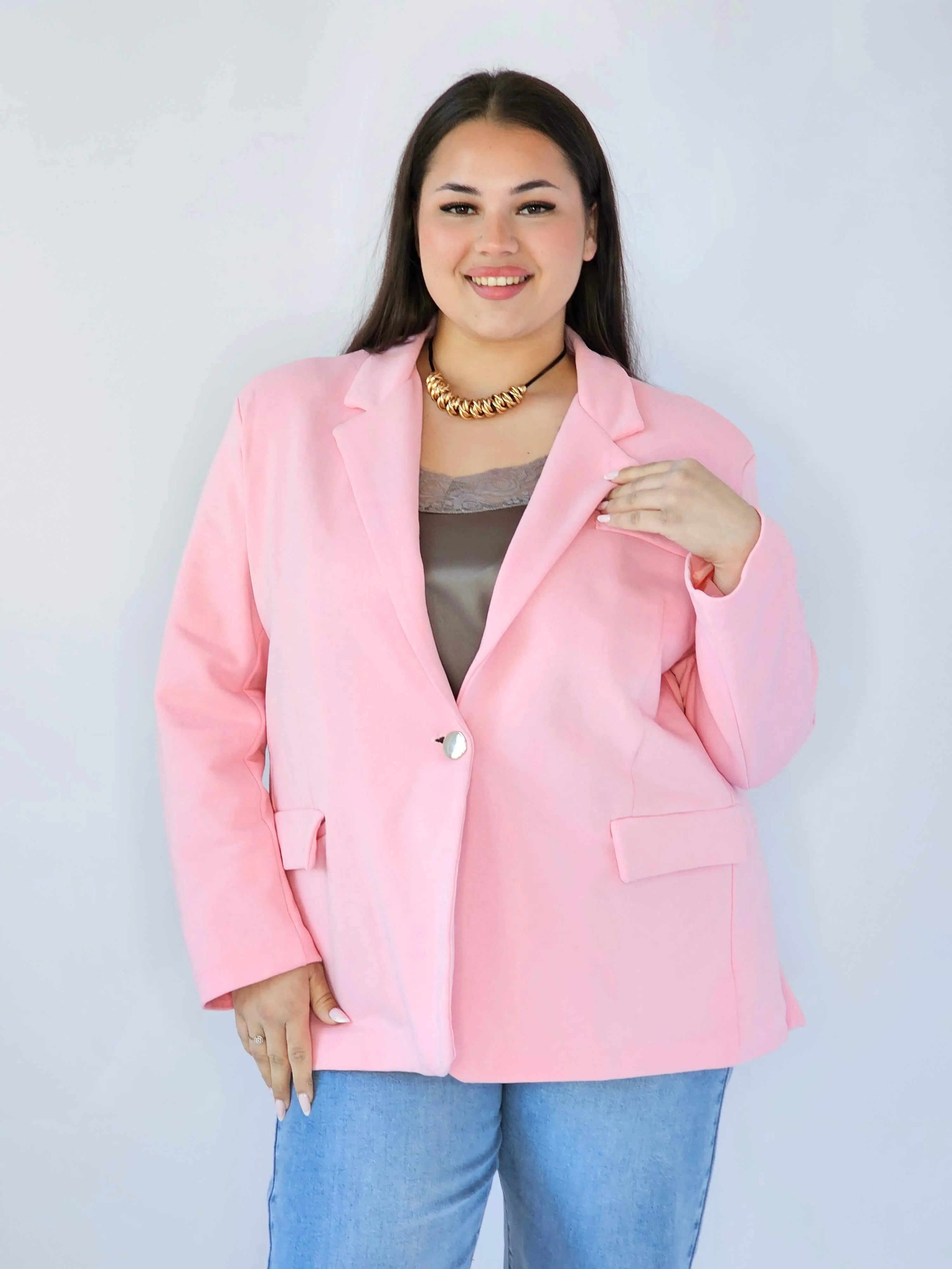 Marynarka plus size – elegancki fason dla kobiet XXL na każdą okazję Stylowa XL