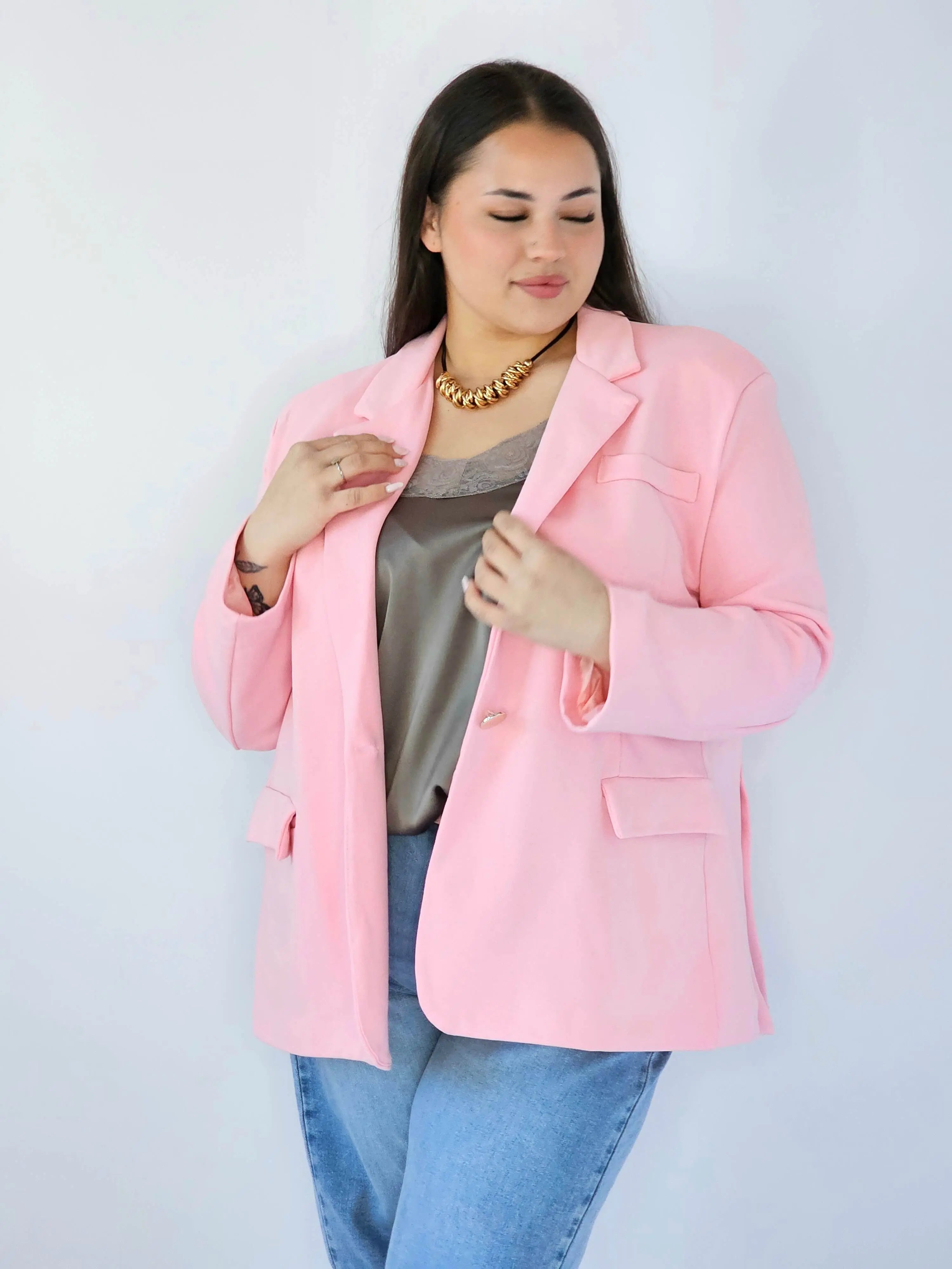 Marynarka plus size – elegancki fason dla kobiet XXL na każdą okazję Stylowa XL