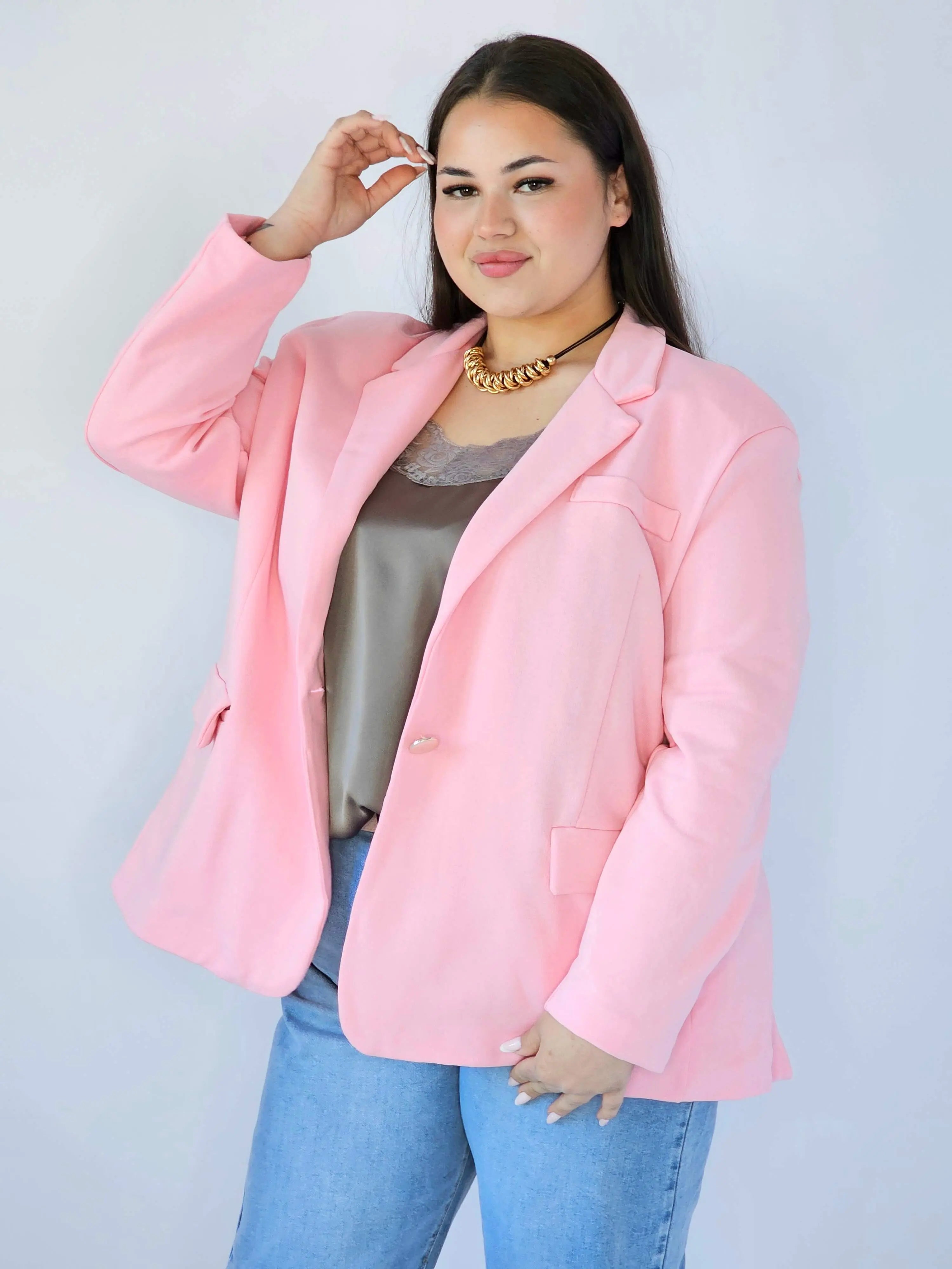 Marynarka plus size – elegancki fason dla kobiet XXL na każdą okazję Stylowa XL