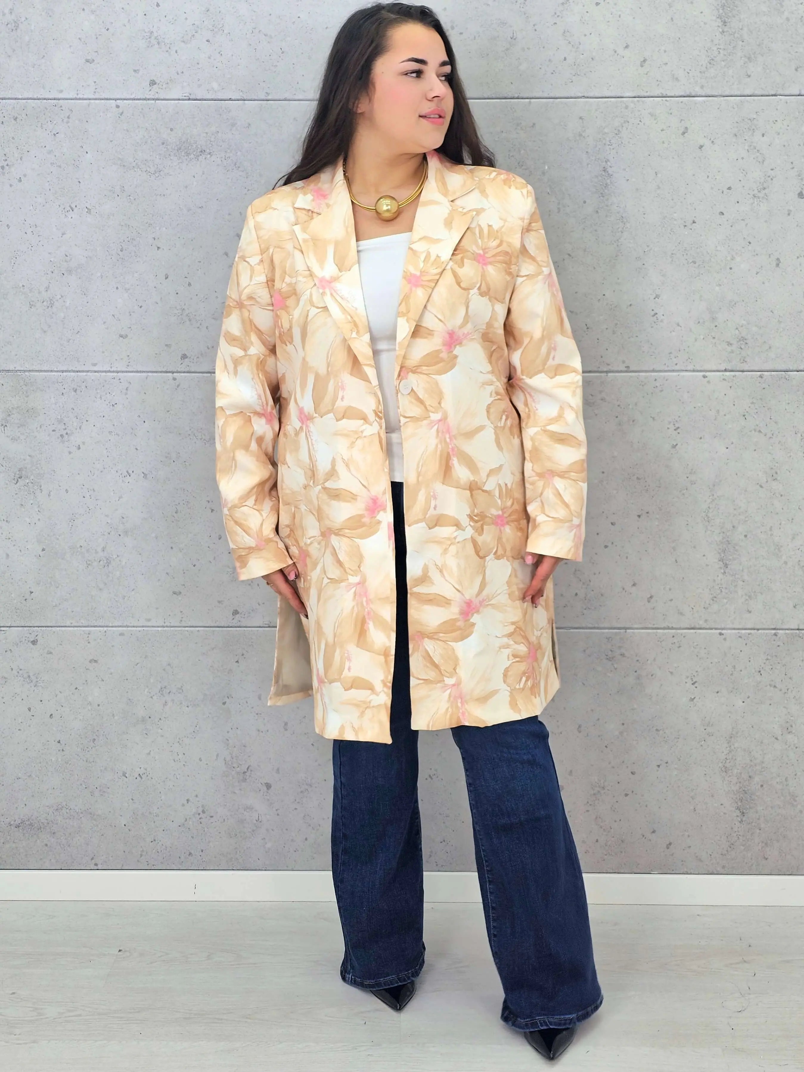 Marynarka plus size – lekka narzutka z subtelnym kwiatowym motywem XXL Stylowa XL