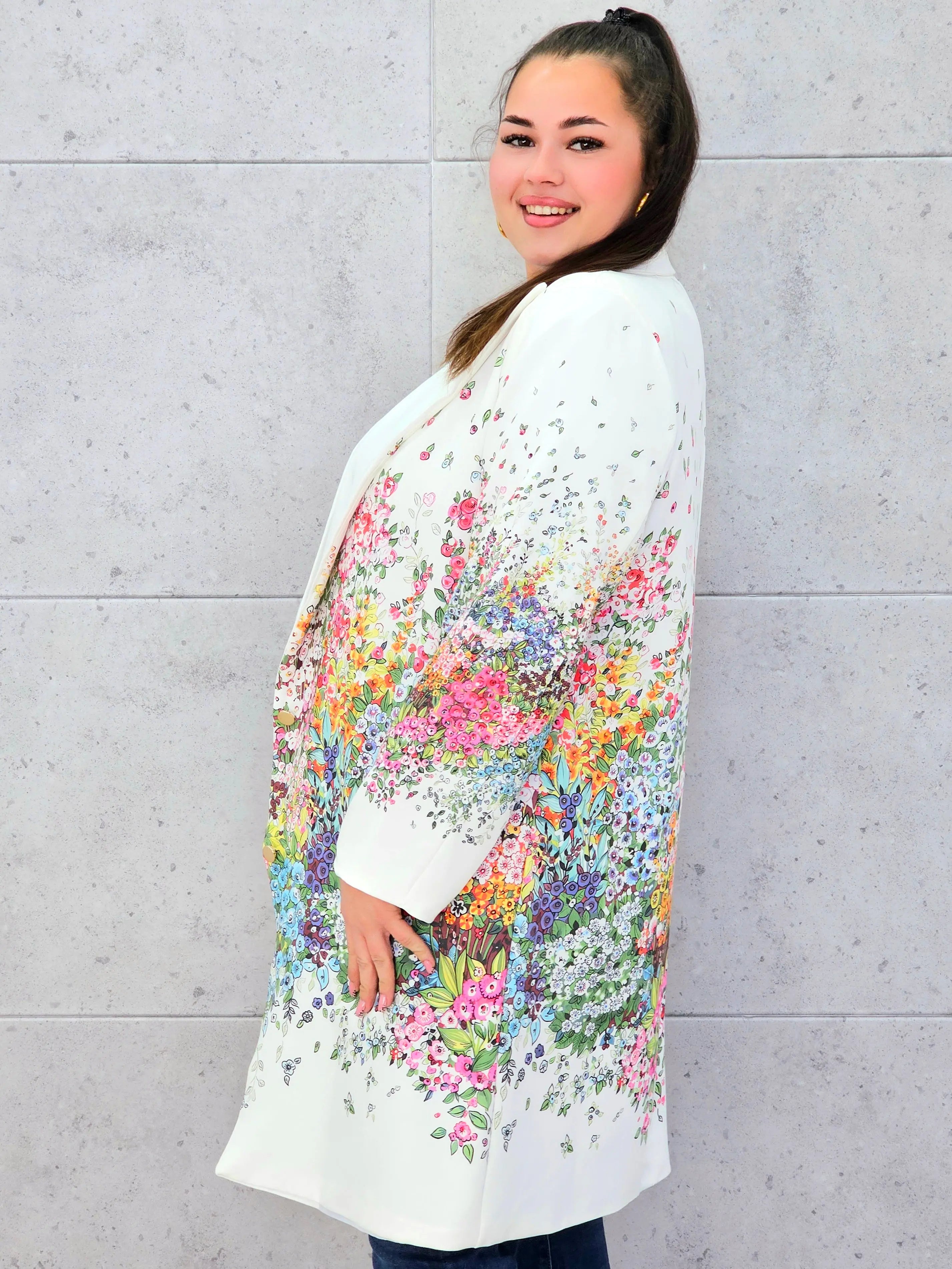 Marynarka plus size w kwiaty – elegancja dla kobiet XXL Stylowa XL