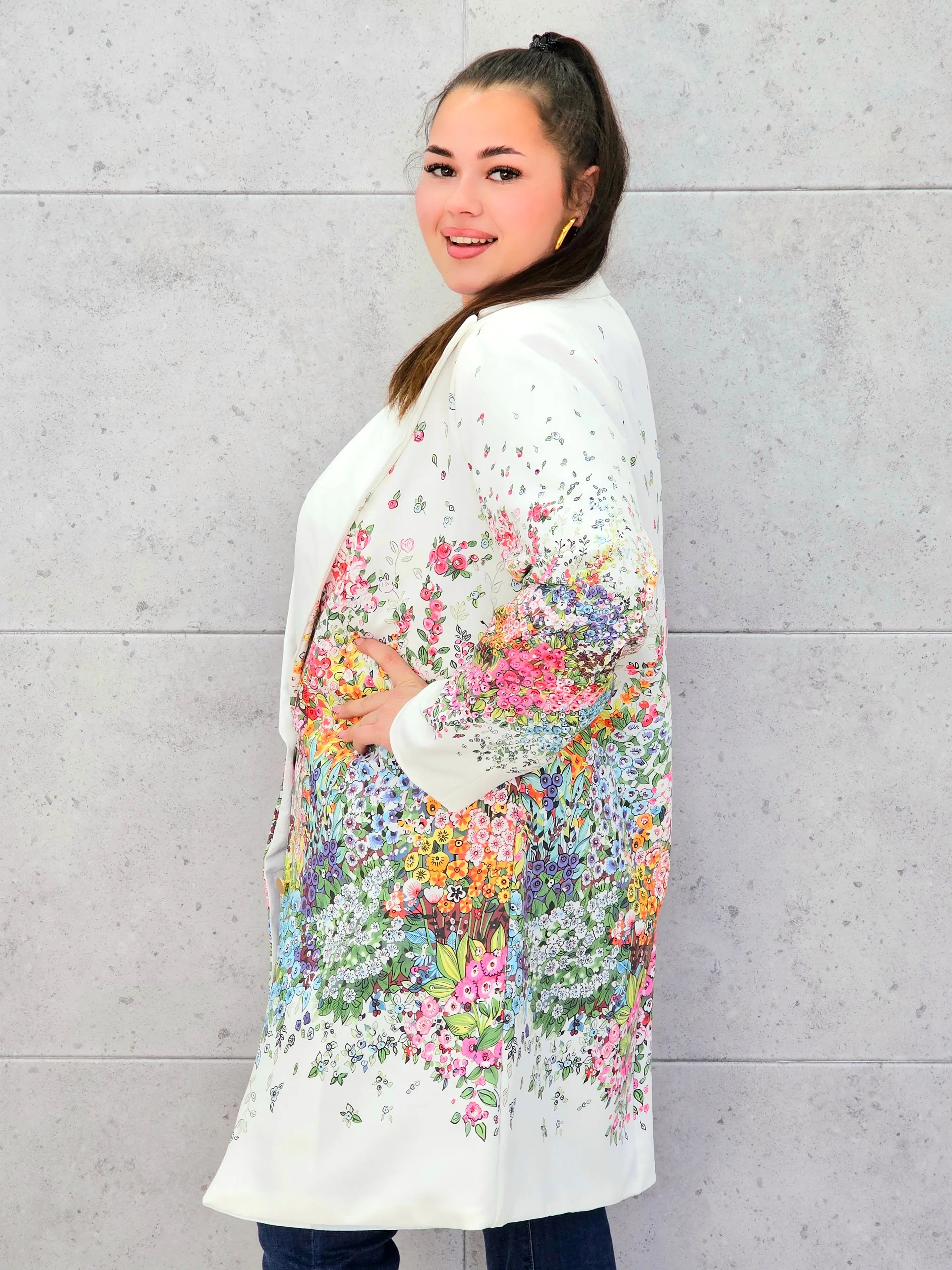 Marynarka plus size w kwiaty – elegancja dla kobiet XXL Stylowa XL