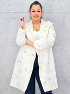 Marynarka plus size w nowoczesny wzór – elegancja, która przyciąga spojrzenia Stylowa XL