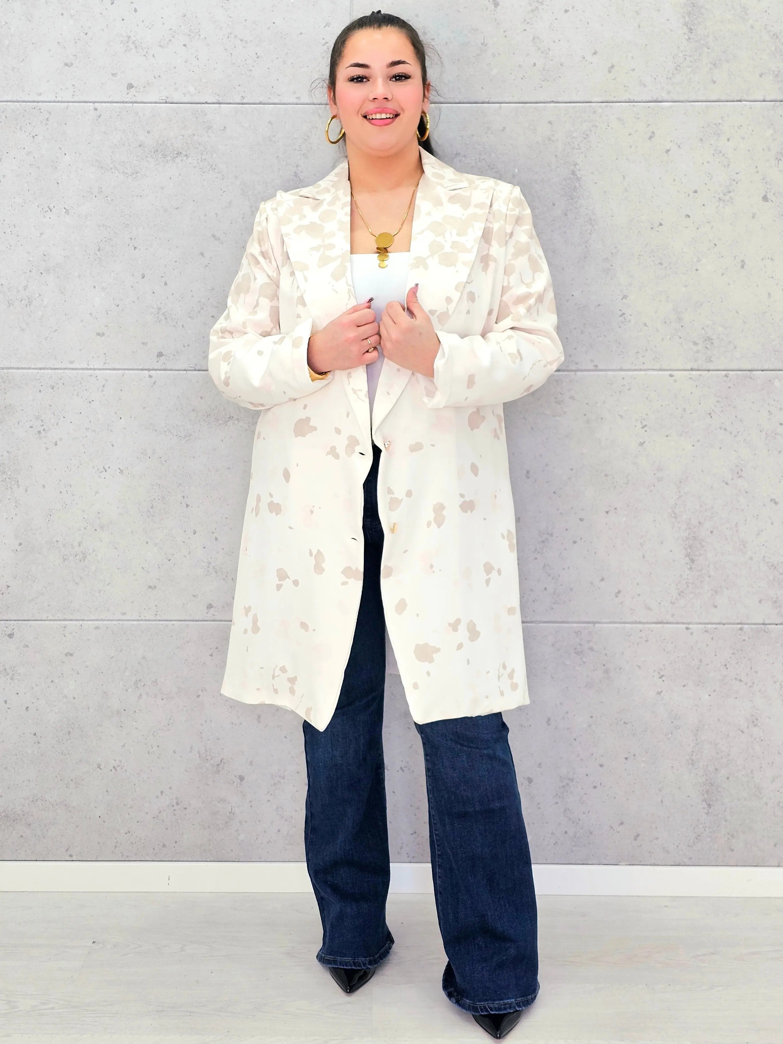 Marynarka plus size w nowoczesny wzór – elegancja, która przyciąga spojrzenia Stylowa XL