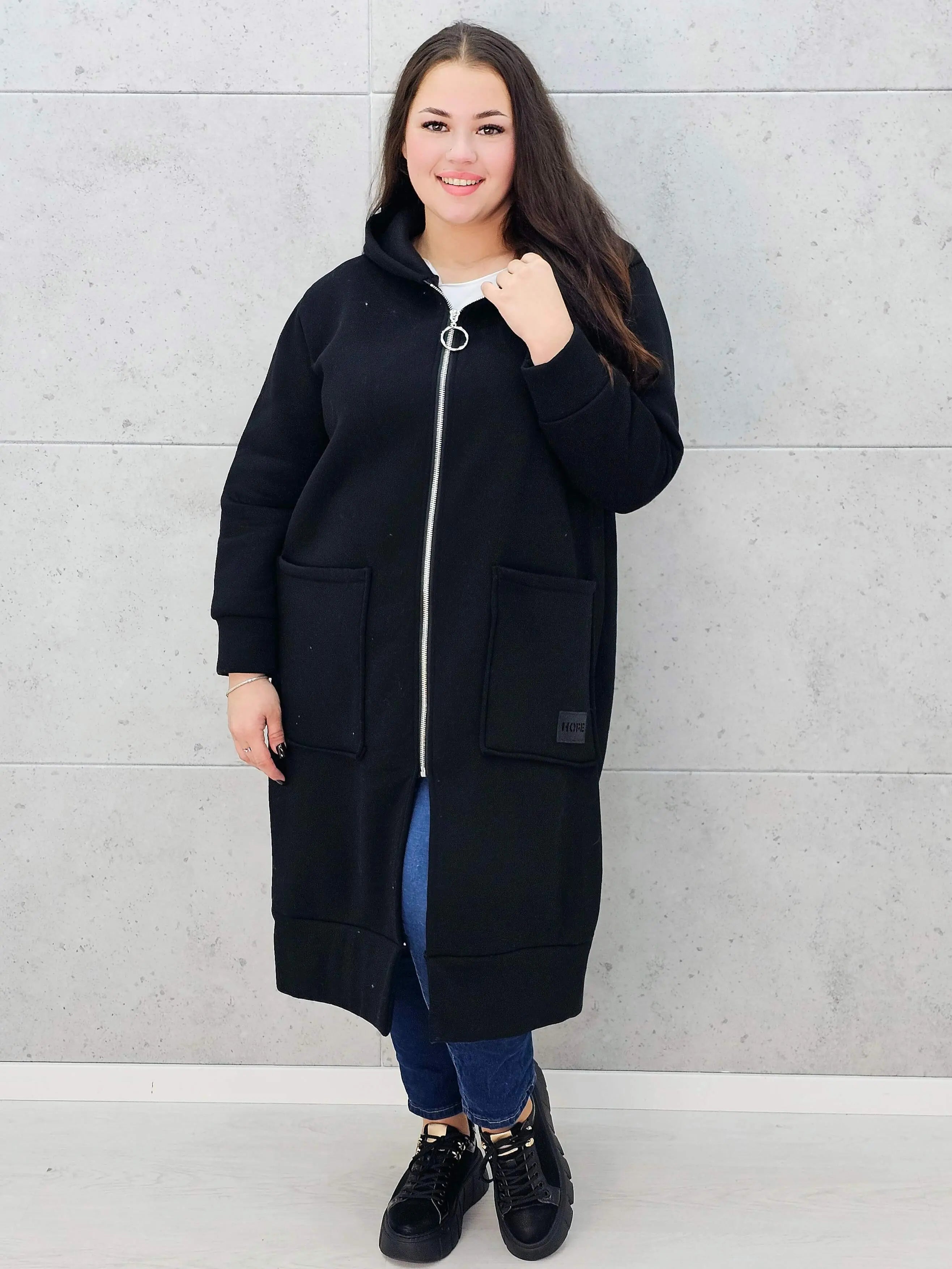 długa bluza z kapturem plus size czarna – stylizacja XXL