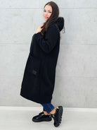 bluza plus size czarna z zamkiem i kieszeniami – widok z boku