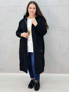 bluza plus size czarna z zamkiem i kieszeniami –rozpięta 