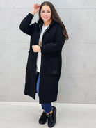 bluza plus size czarna z zamkiem i kieszeniami – widok z boku rozpięty 