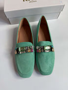 Mokasyny damskie zielone z ozdobnymi kamieniami Ideal Shoes Stylowa XL