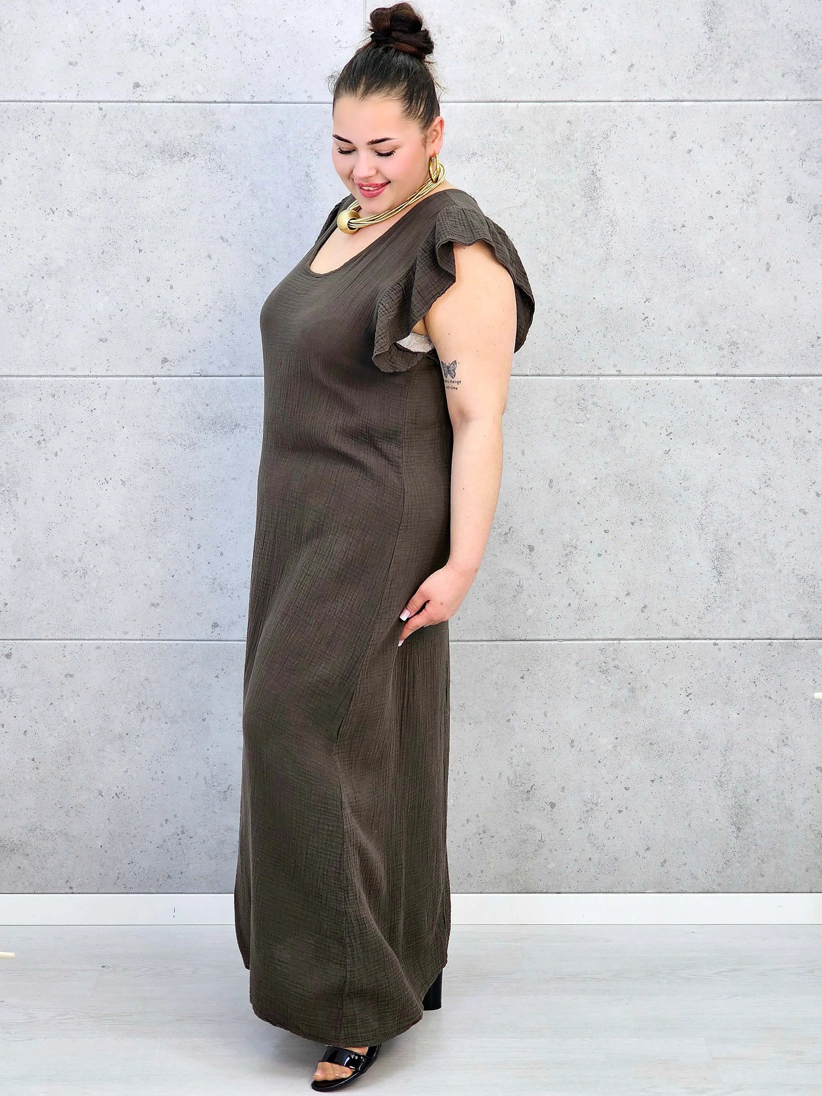 Muślinowa sukienka plus size z falbankami – subtelność i lekkość w letnim wydaniu Stylowa XL