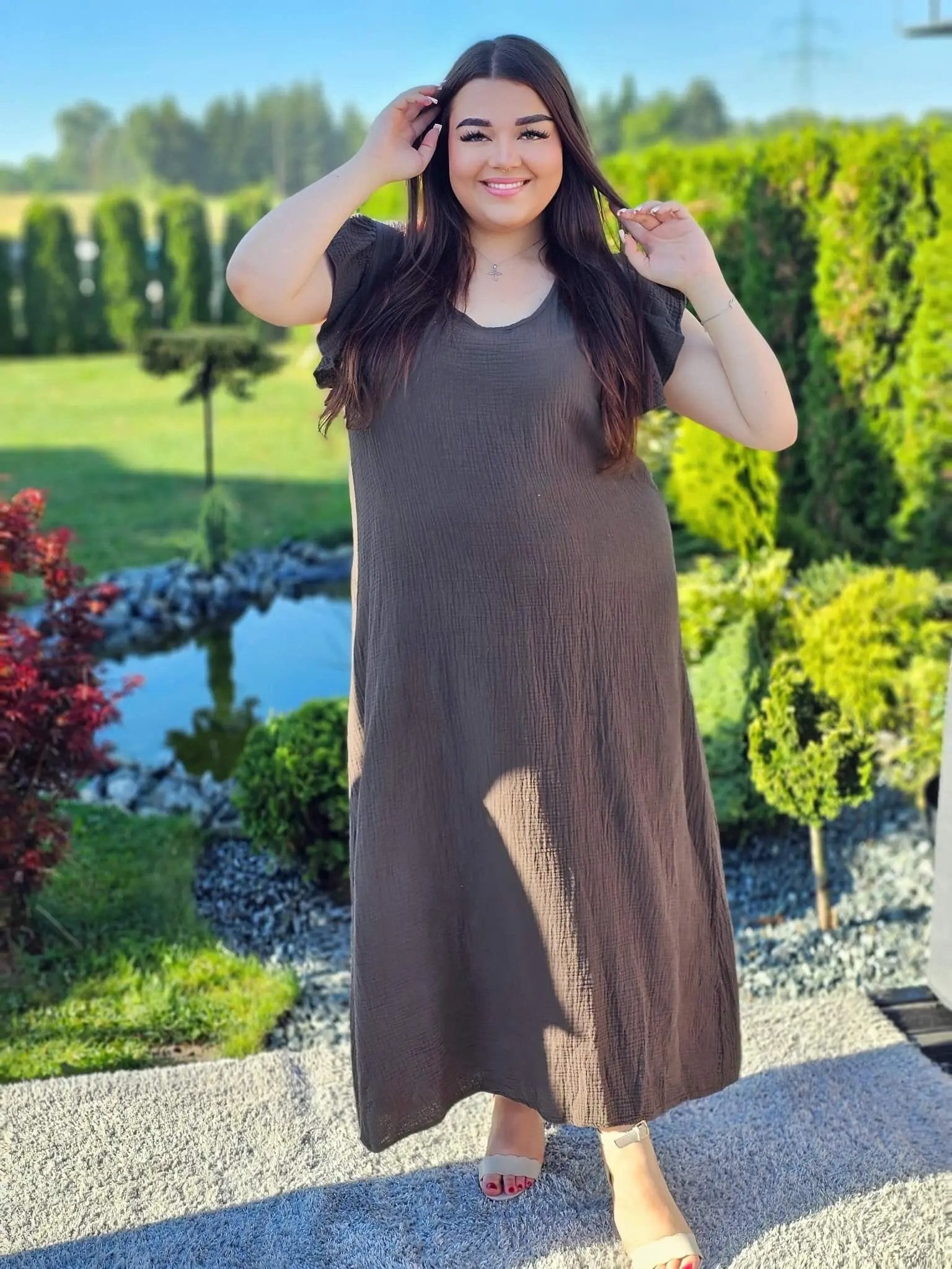 Muślinowa sukienka z falbankami i wiązaniem na plecach Stylowa XL