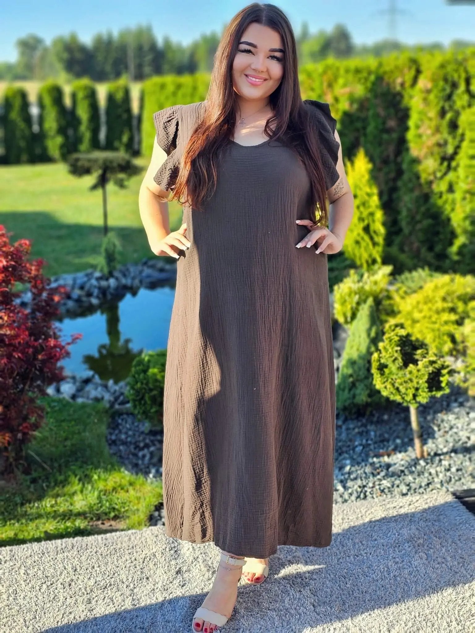 Muślinowa sukienka z falbankami i wiązaniem na plecach Stylowa XL