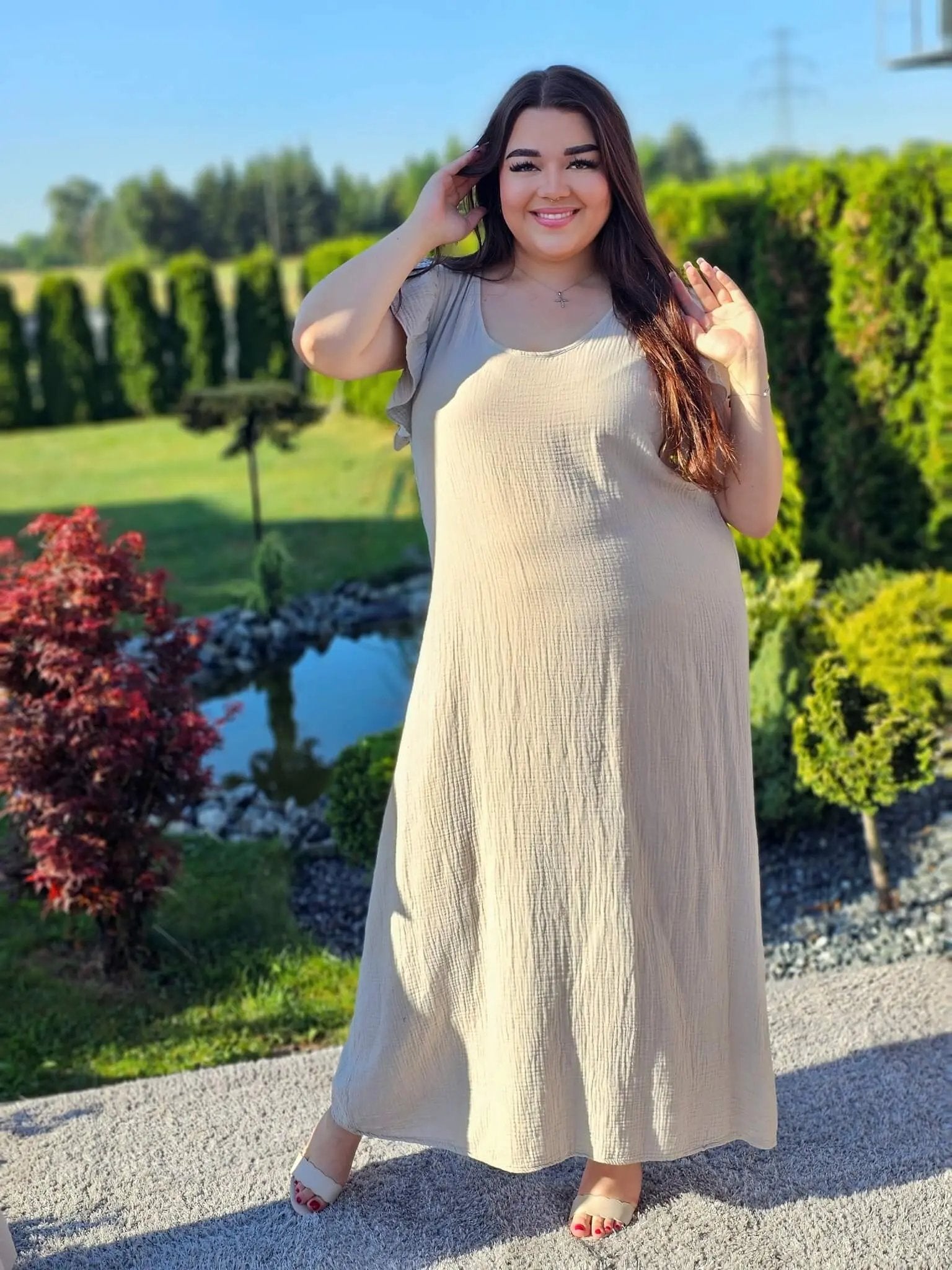 Muślinowa sukienka z falbankami i wiązaniem na plecach Stylowa XL