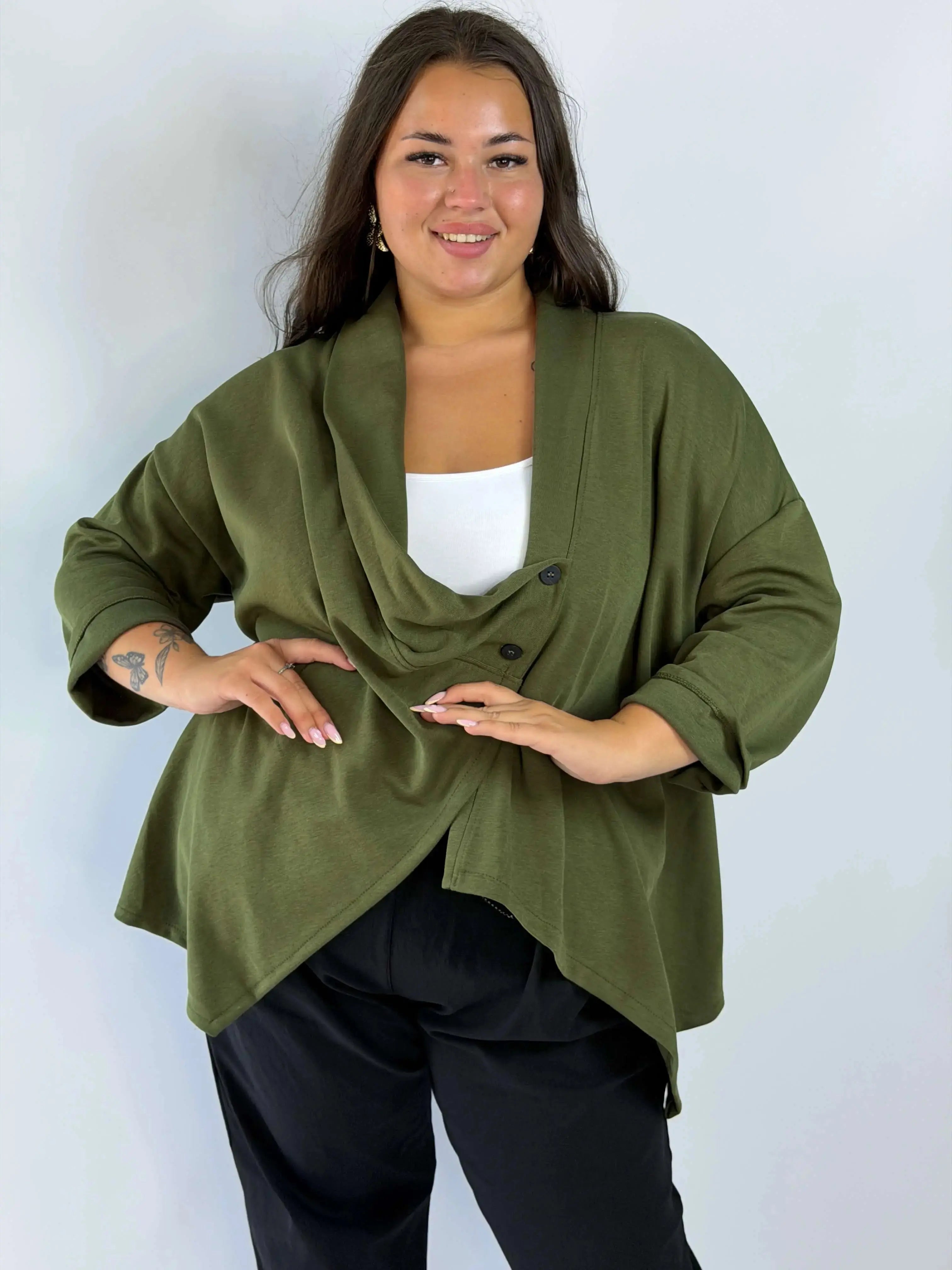 Narzutka Plus Size z kopertowym przodem – elegancka i wygodna Stylowa XL