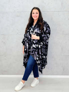 Narzutka oversize z geometrycznym wzorem XXL – modna narzutka plus size Stylowa XL