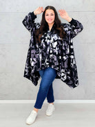 Narzutka oversize z geometrycznym wzorem XXL – modna narzutka plus size Stylowa XL