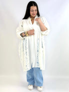 Narzutka plus size lniana z koronką – lekka narzutka XXL w eleganckim stylu Stylowa XL