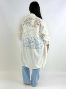 Narzutka plus size lniana z koronką – lekka narzutka XXL w eleganckim stylu Stylowa XL