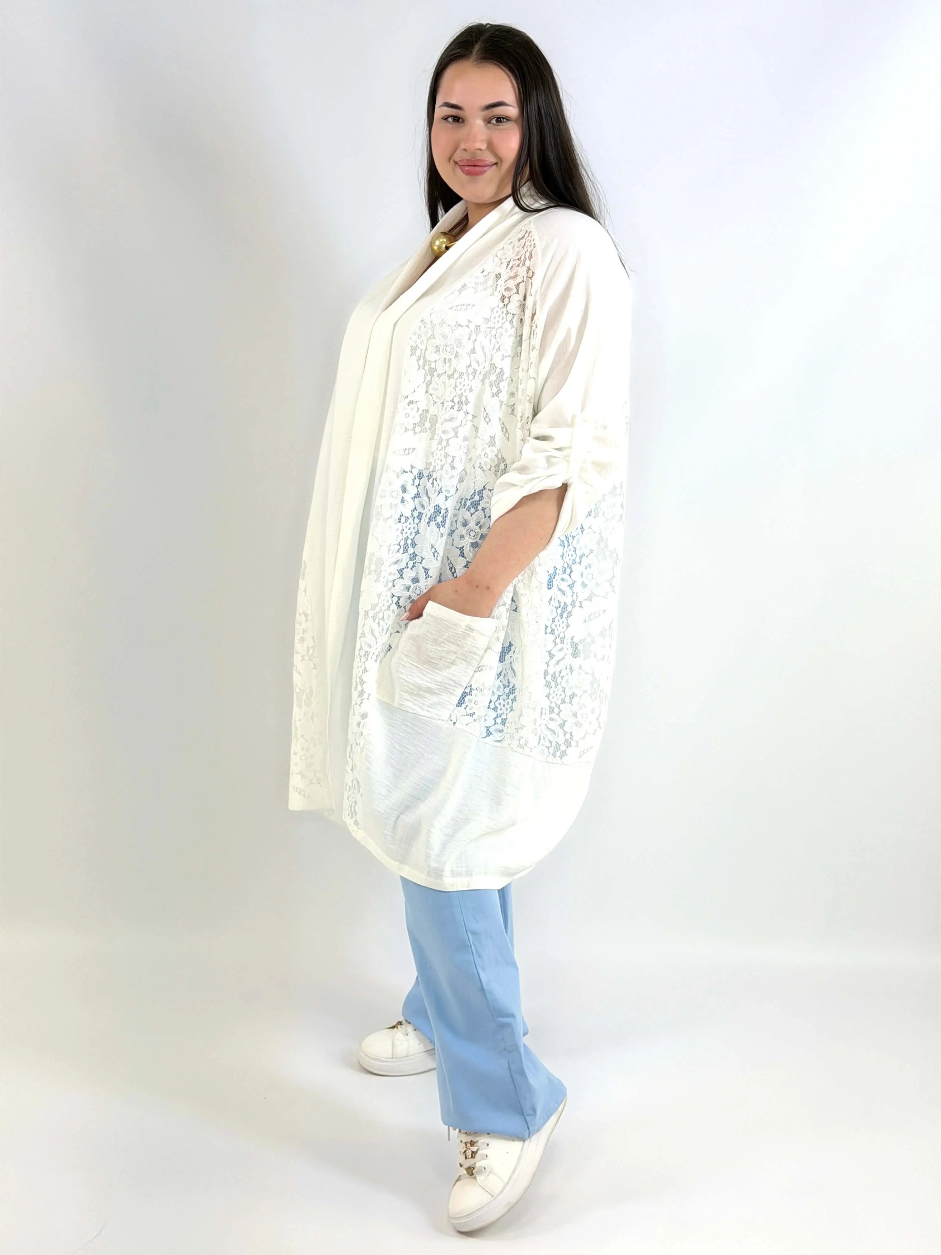Narzutka plus size lniana z koronką – lekka narzutka XXL w eleganckim stylu Stylowa XL