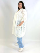 Narzutka plus size lniana z koronką – lekka narzutka XXL w eleganckim stylu Stylowa XL