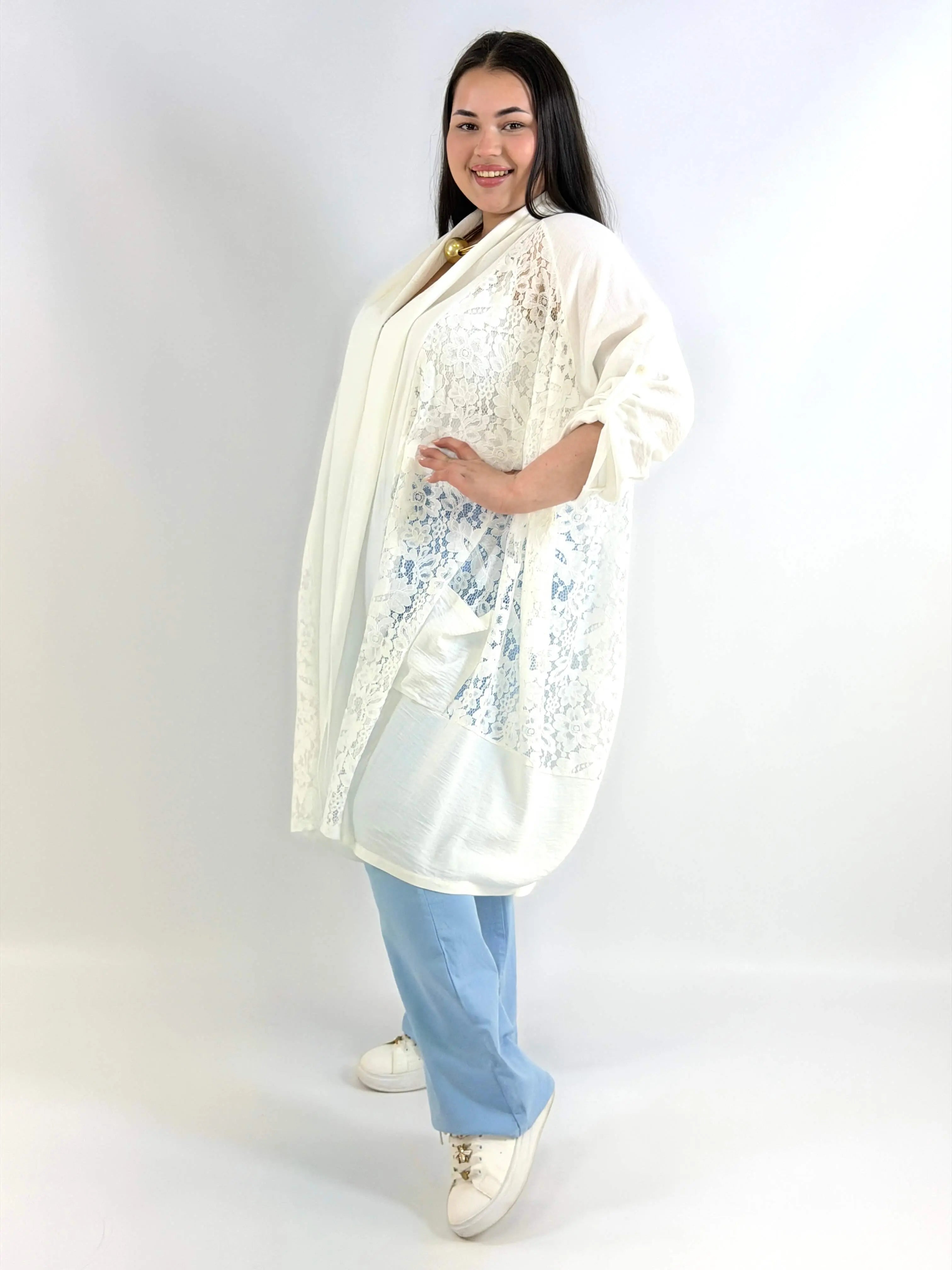 Narzutka plus size lniana z koronką – lekka narzutka XXL w eleganckim stylu Stylowa XL