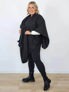 Narzutka plus size z wiązaniem w talii – elegancki fason Stylowa XL