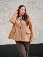 Oversize marynarka plus size – nowoczesna elegancja i stylowy komfort Stylowa XL