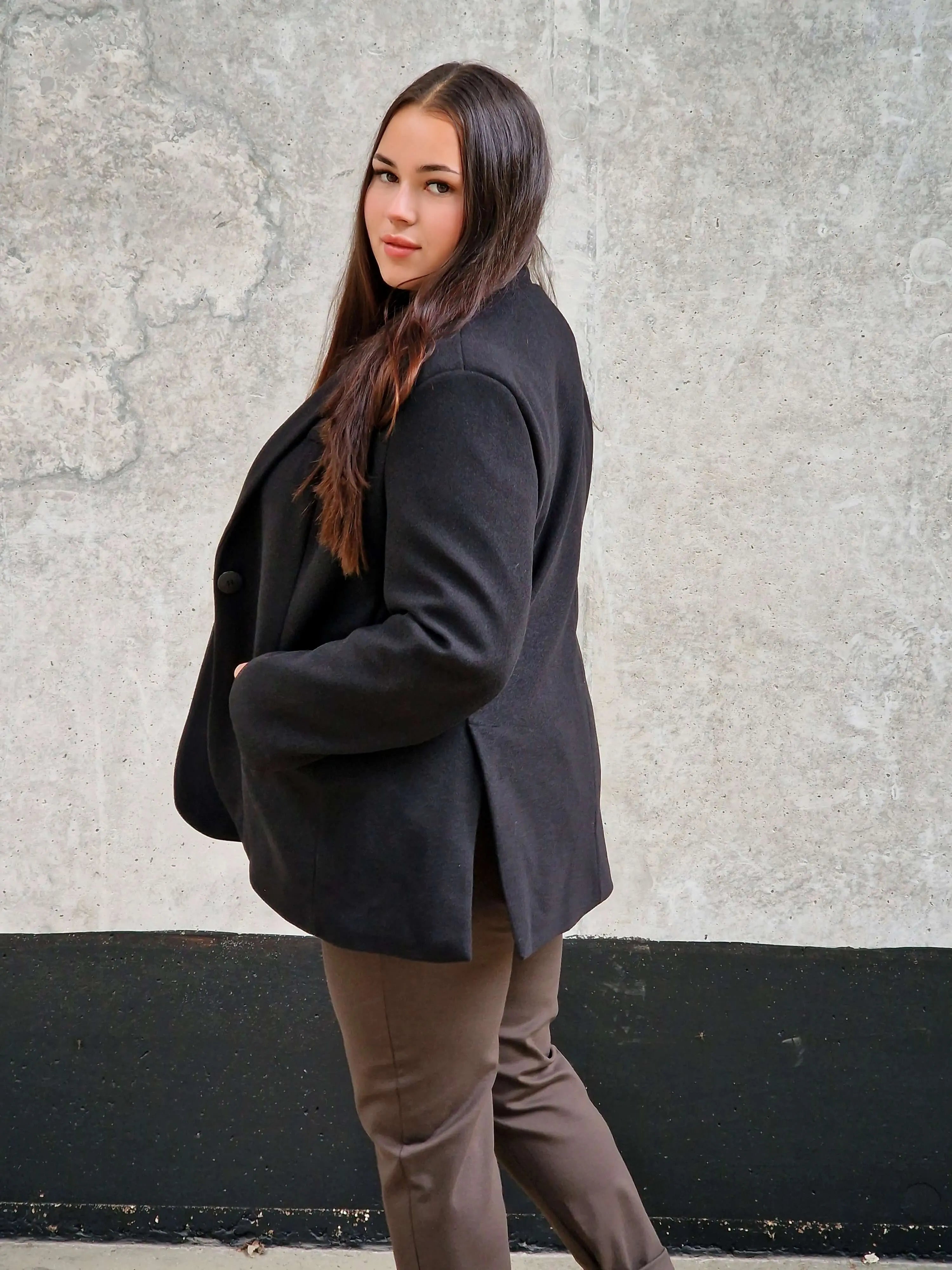 Oversize marynarka plus size – nowoczesna elegancja i stylowy komfort Stylowa XL