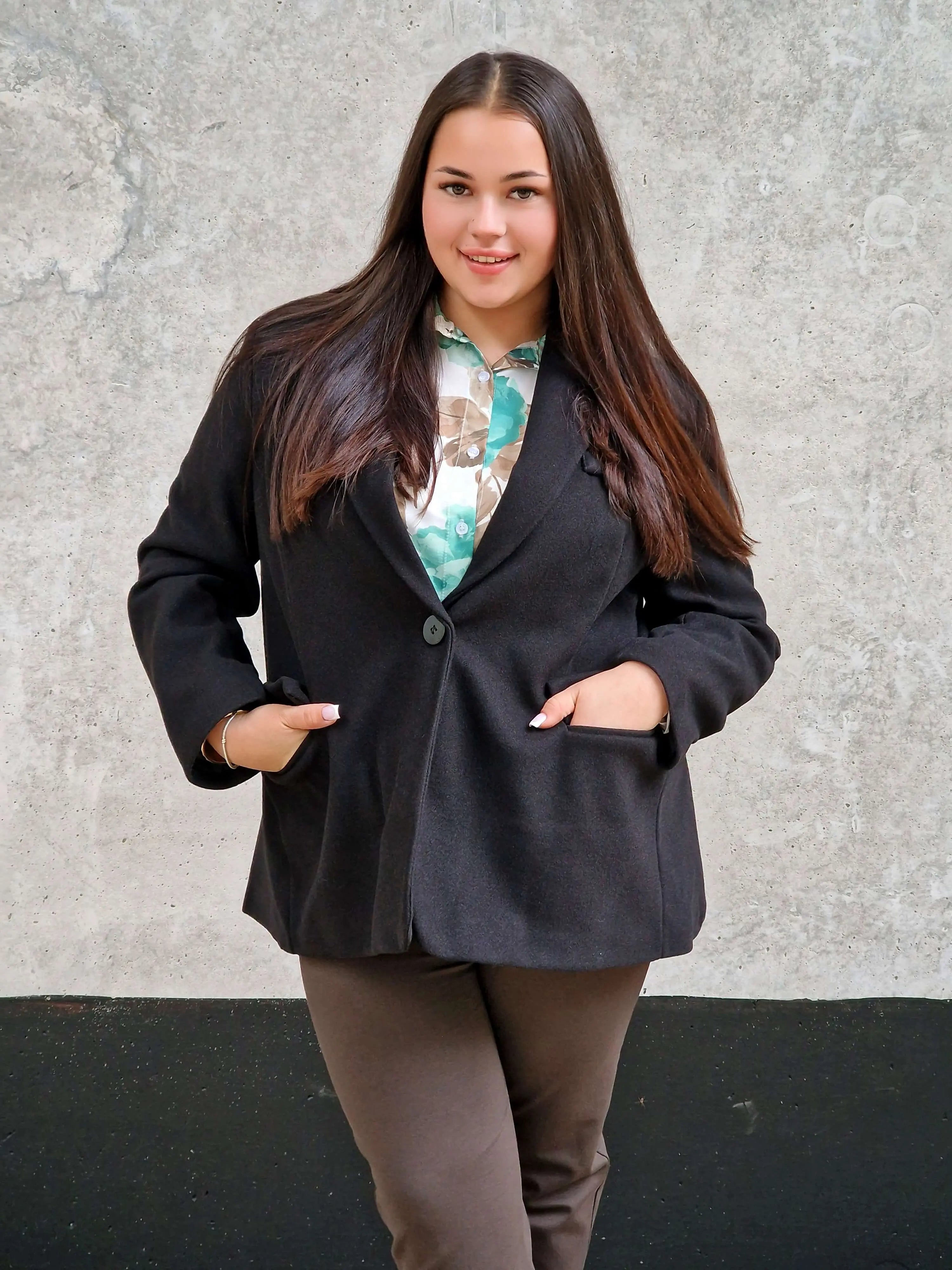 Oversize marynarka plus size – nowoczesna elegancja i stylowy komfort Stylowa XL