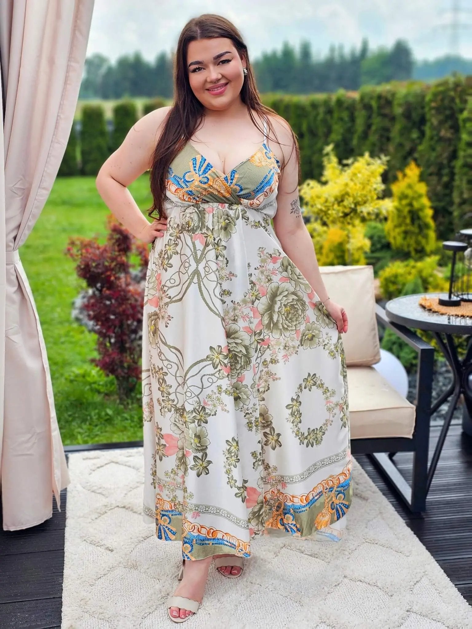 Piękny model długiej sukienki Stylowa XL