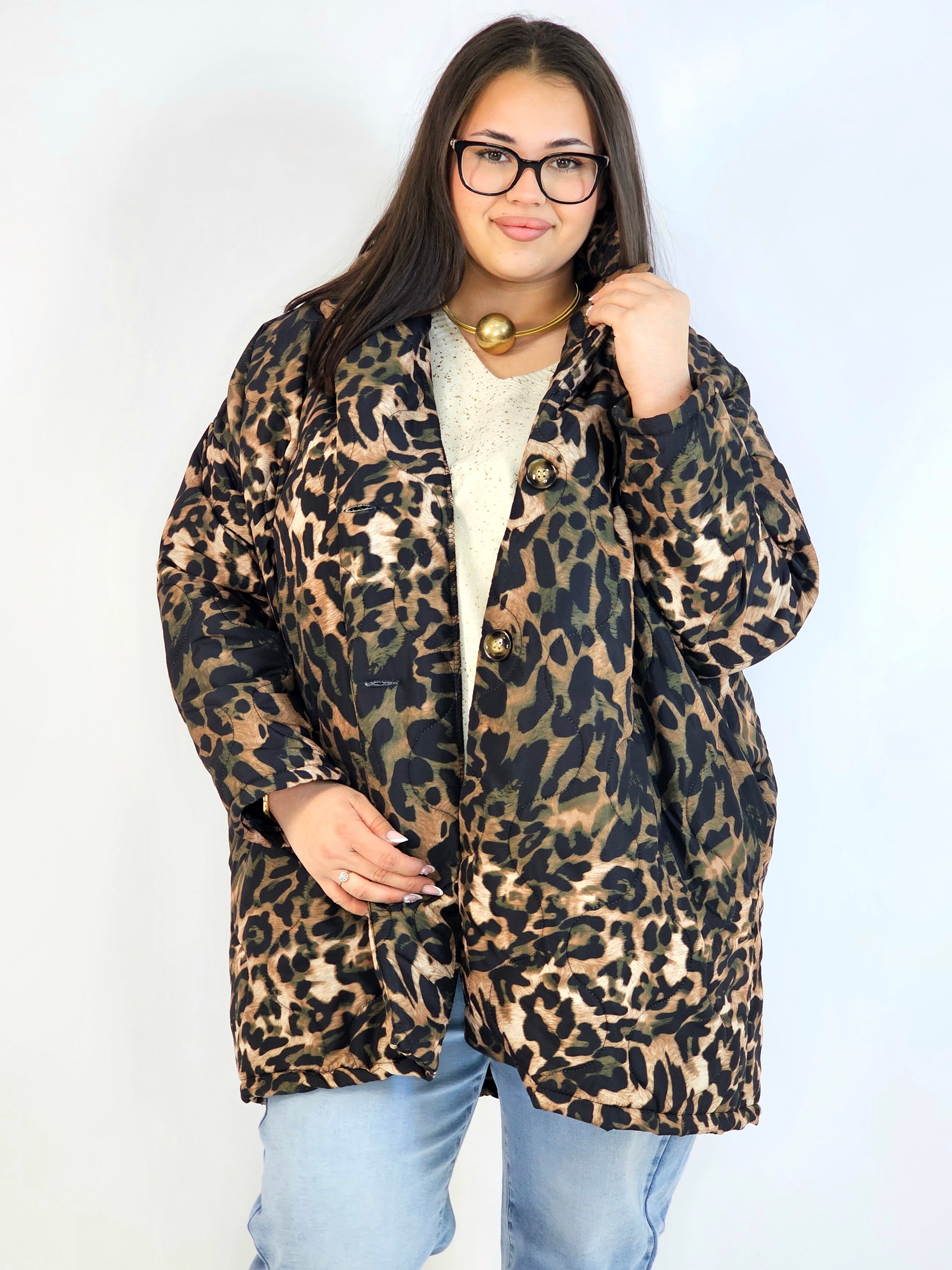 Pikowana kurtka plus size w panterkę – modny akcent na chłodniejsze dni Stylowa XL