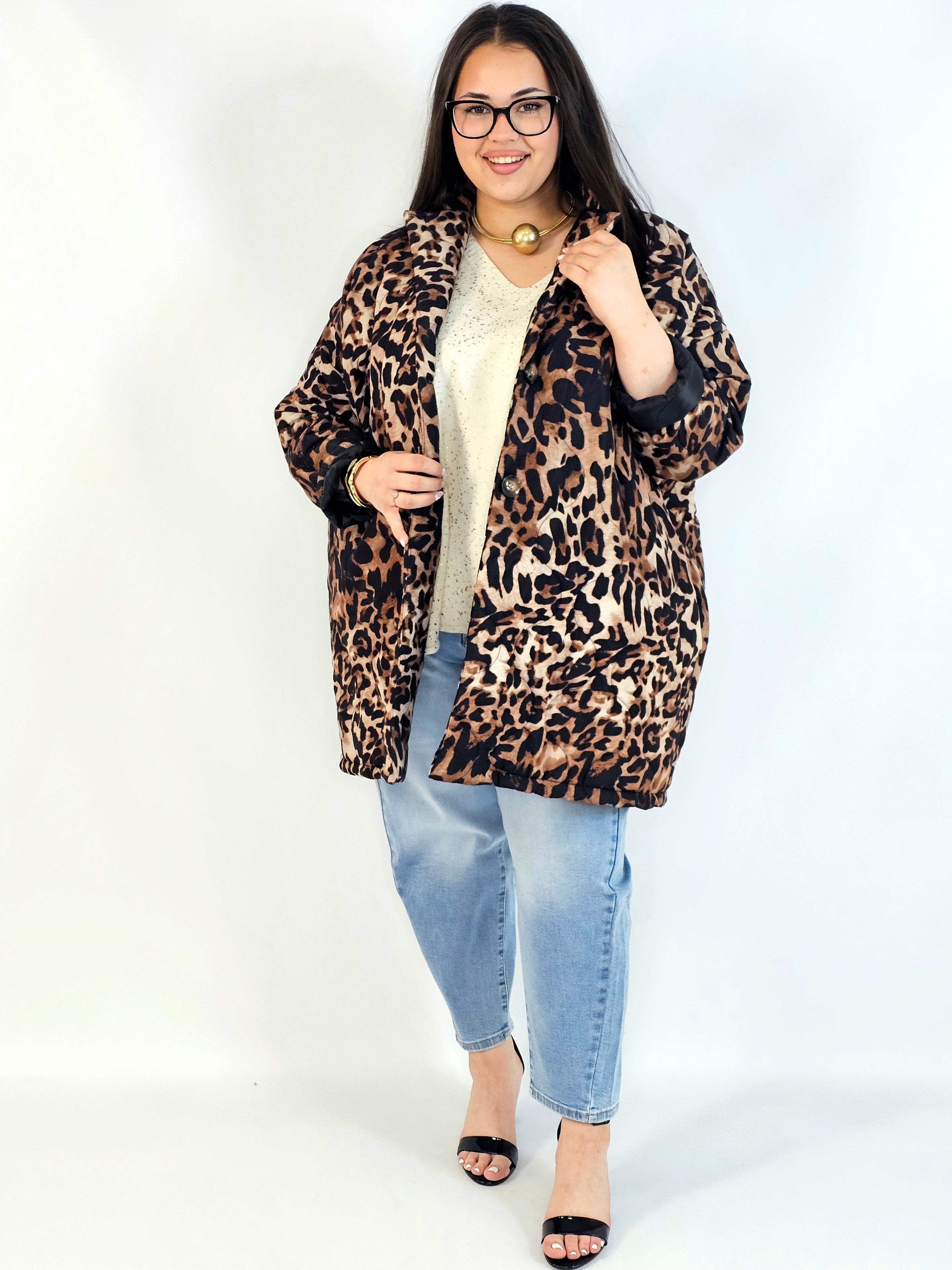 Pikowana kurtka plus size w panterkę – modny akcent na chłodniejsze dni Stylowa XL