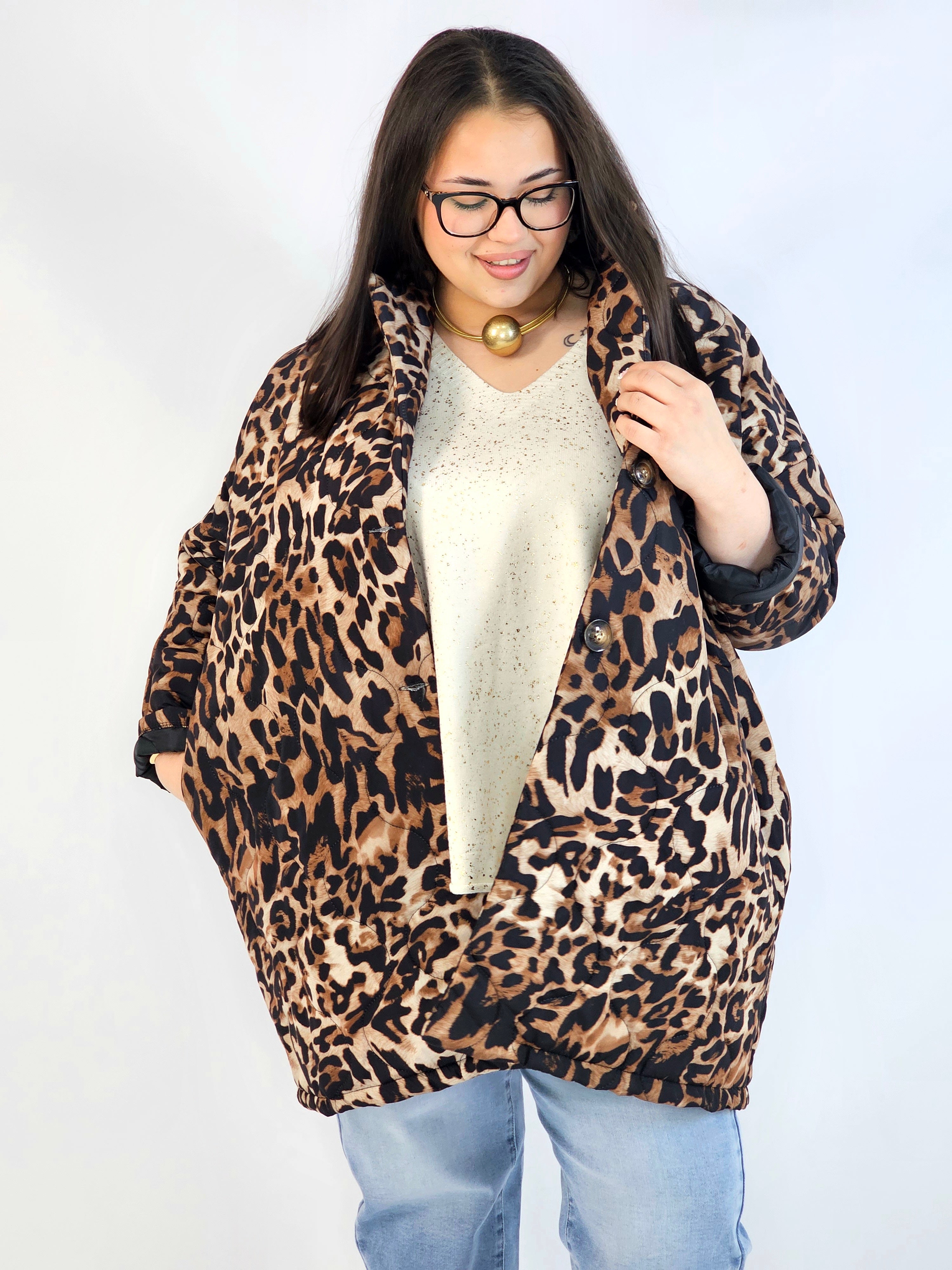Pikowana kurtka plus size w panterkę – modny akcent na chłodniejsze dni Stylowa XL