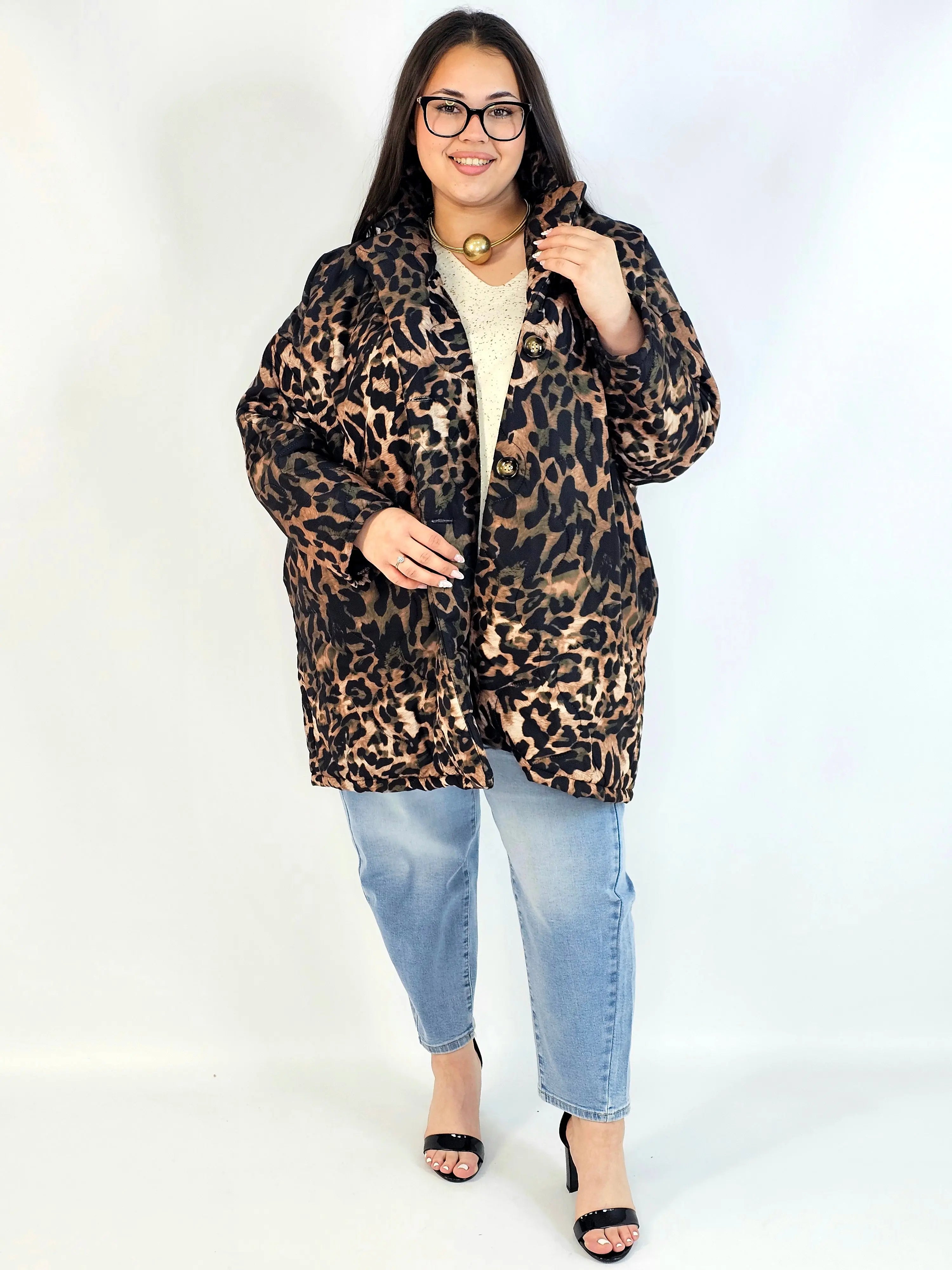 Pikowana kurtka plus size w panterkę – modny akcent na chłodniejsze dni Stylowa XL